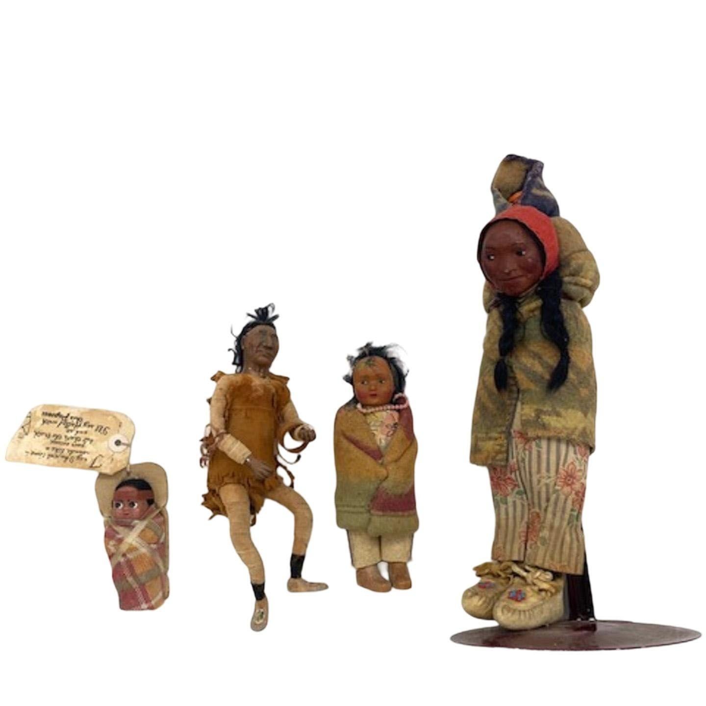 Patchwork Skookum - Ensemble de 4 poupées amérindiennes et amérindiennes des années 1930 en vente