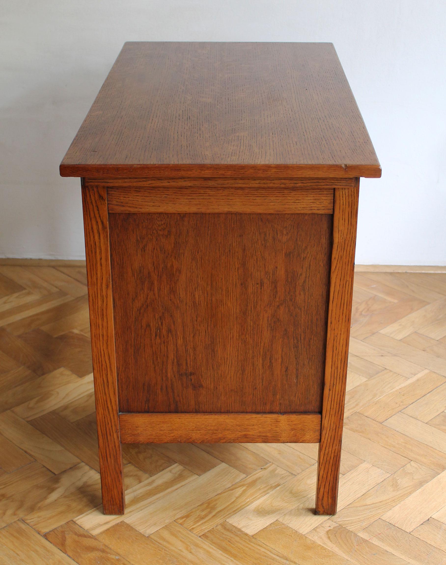 1930's Solid Oak 'Jerry' Child Desk For Sale 3