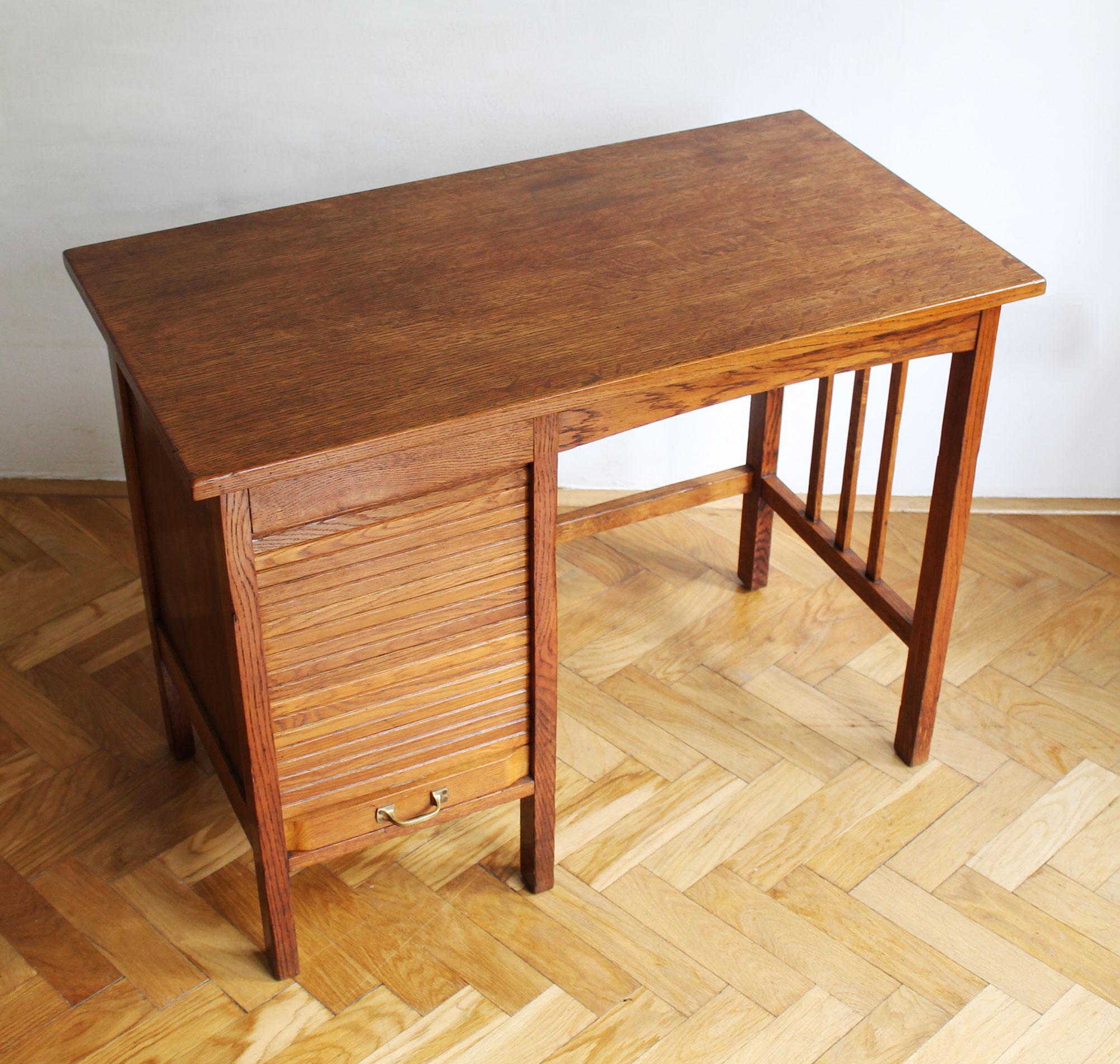 1930's Solid Oak 'Jerry' Child Desk For Sale 4