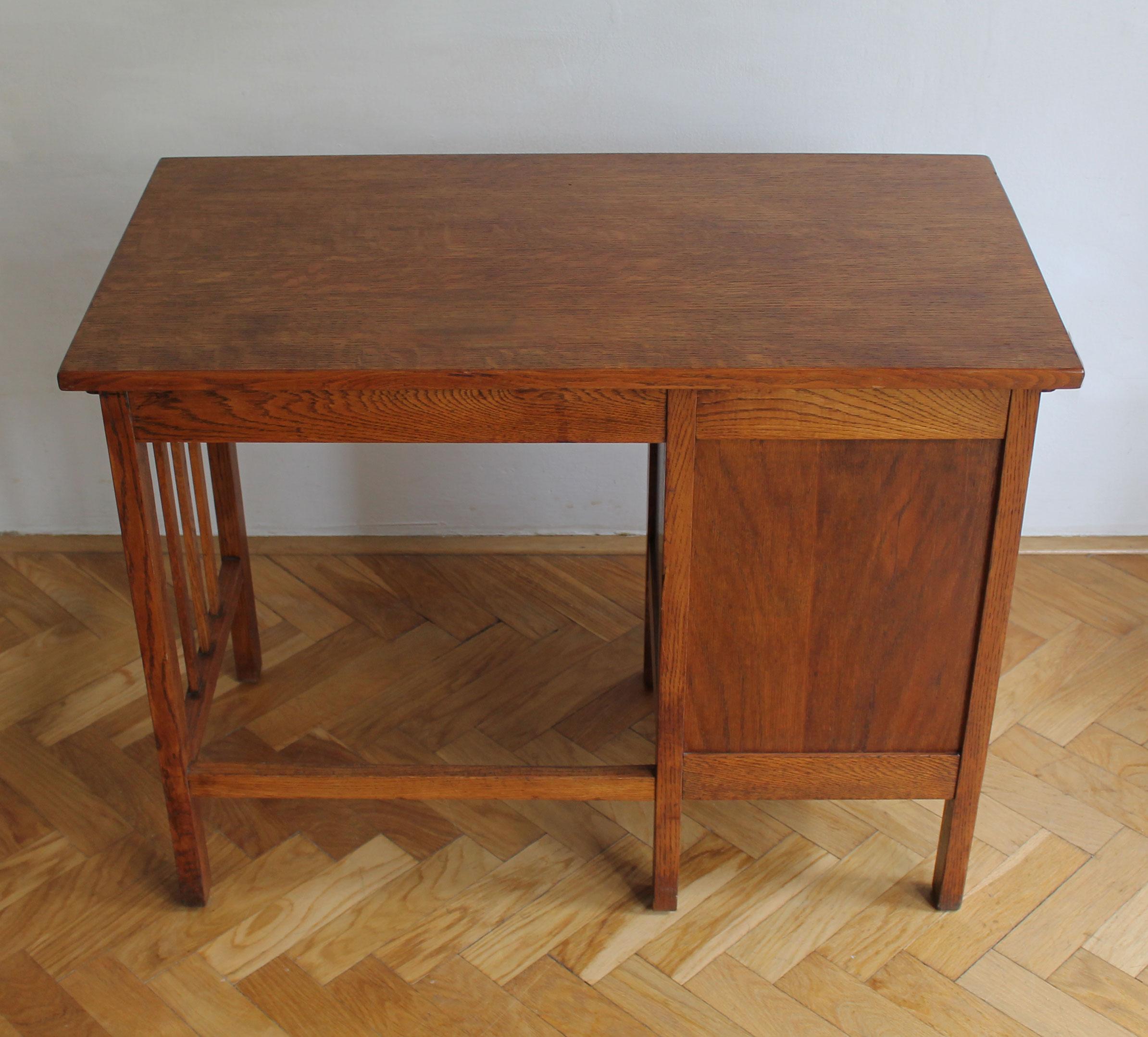 1930's Solid Oak 'Jerry' Child Desk For Sale 1