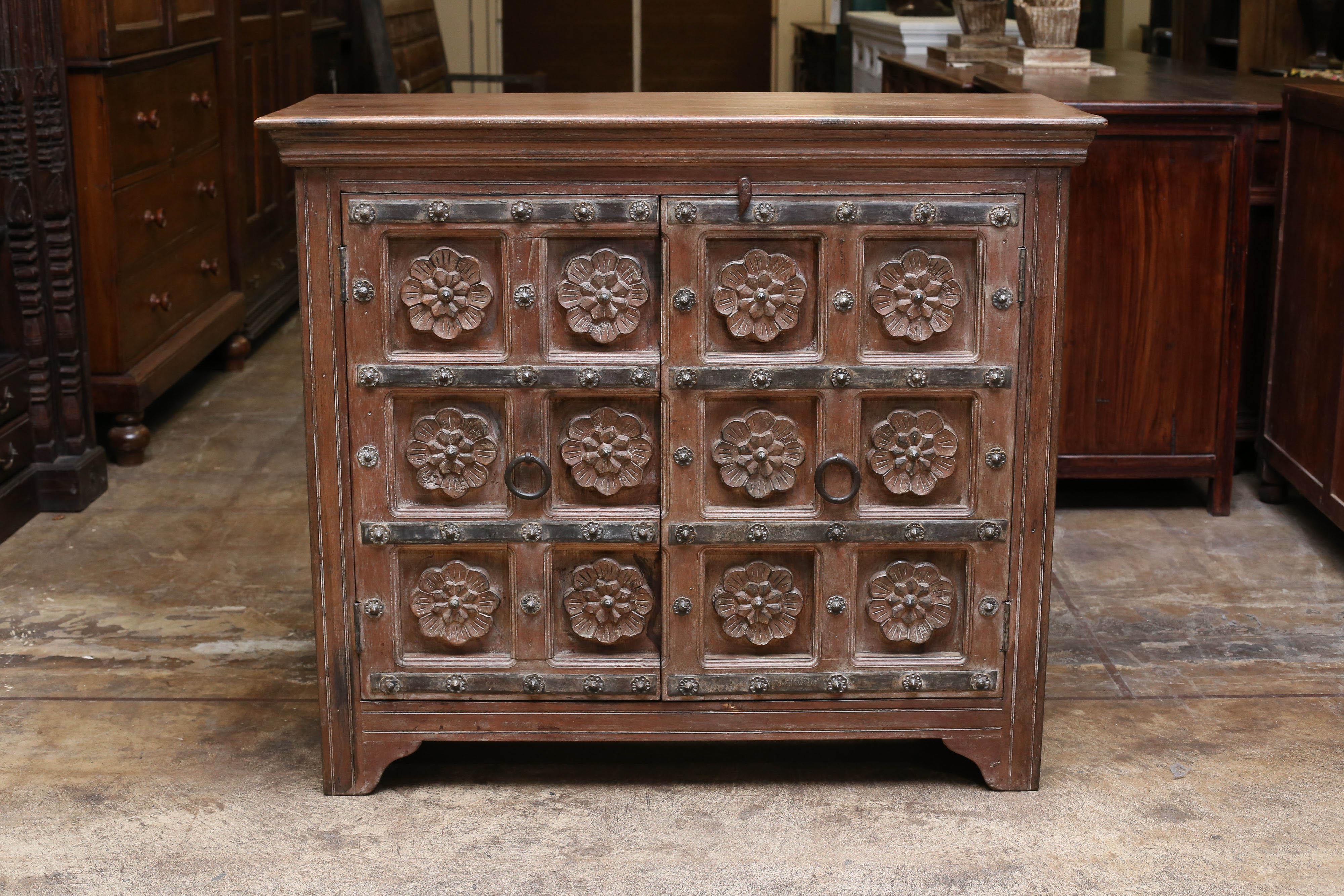 This rustic sturdily made vanity comes from an old Dutch colonial farm located in the plains of the holy river Ganges.
It is made of all teak wood and heavily reinforced with hand-forged iron bars and iron studs and decorated with hand-carved