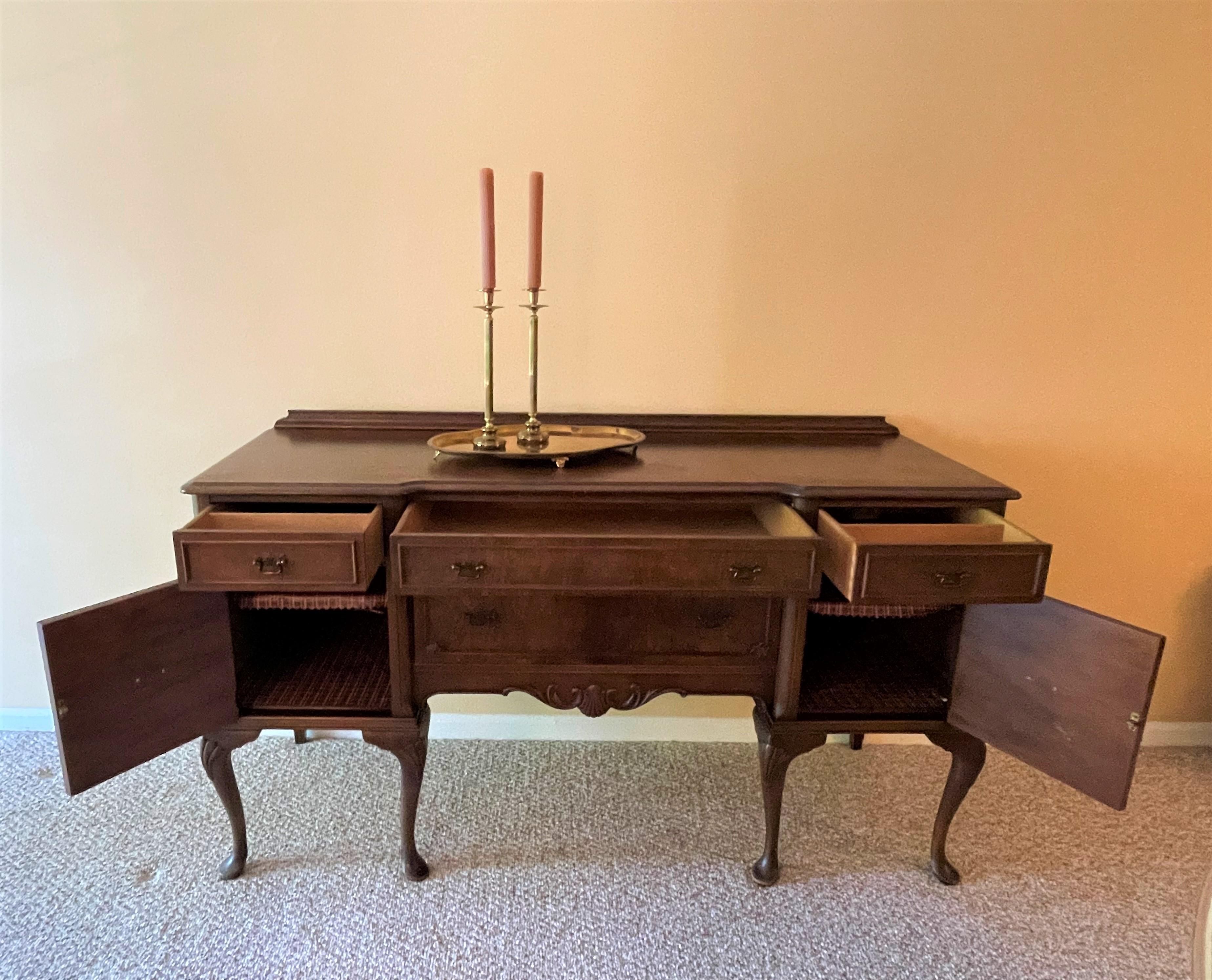 1930s Solid Walnut Queen Anne-Style Buffet In Excellent Condition For Sale In Austin, TX