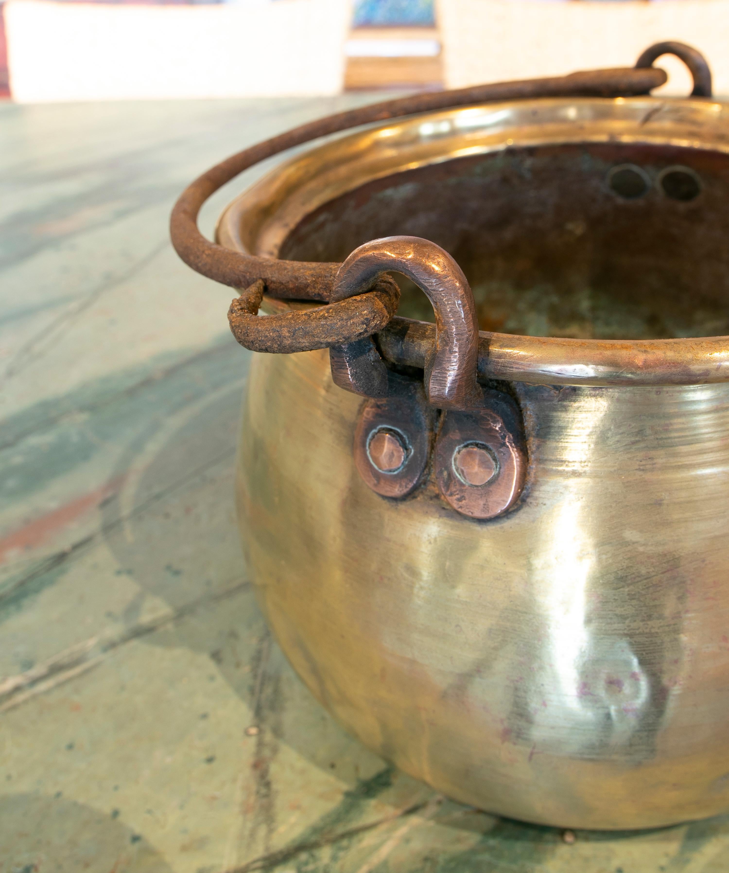 1930s Spanish Bronze Casserole with Iron Handle For Sale 4