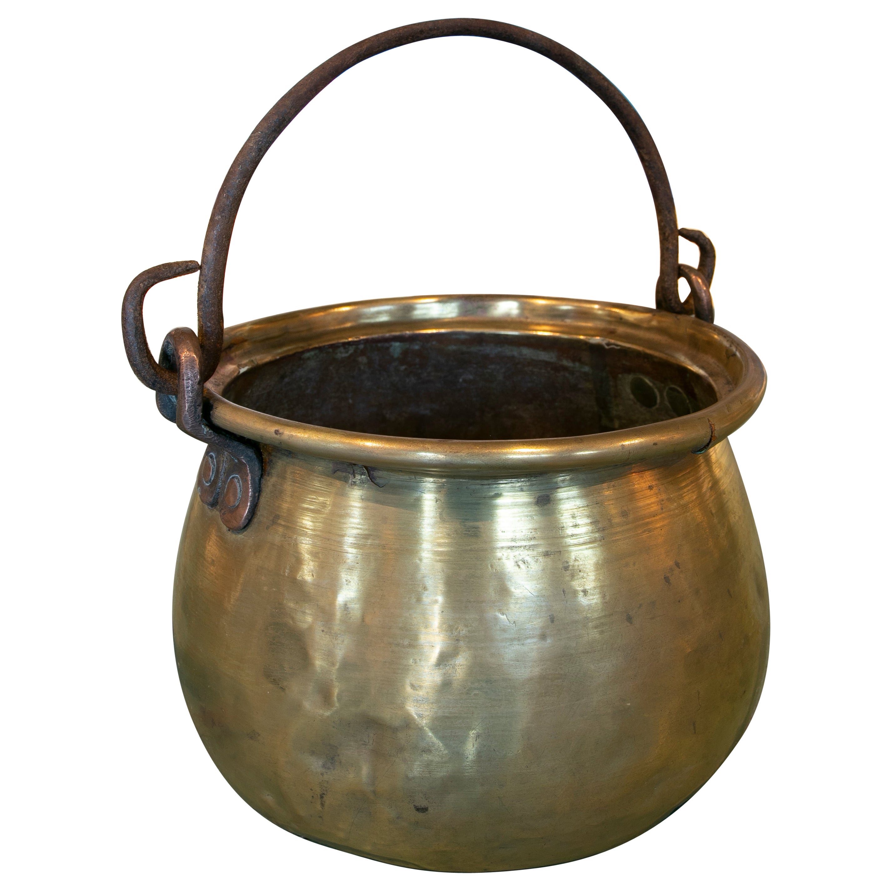 Spanische Bronzekasserolle mit Eisengriff aus den 1930er Jahren im Angebot
