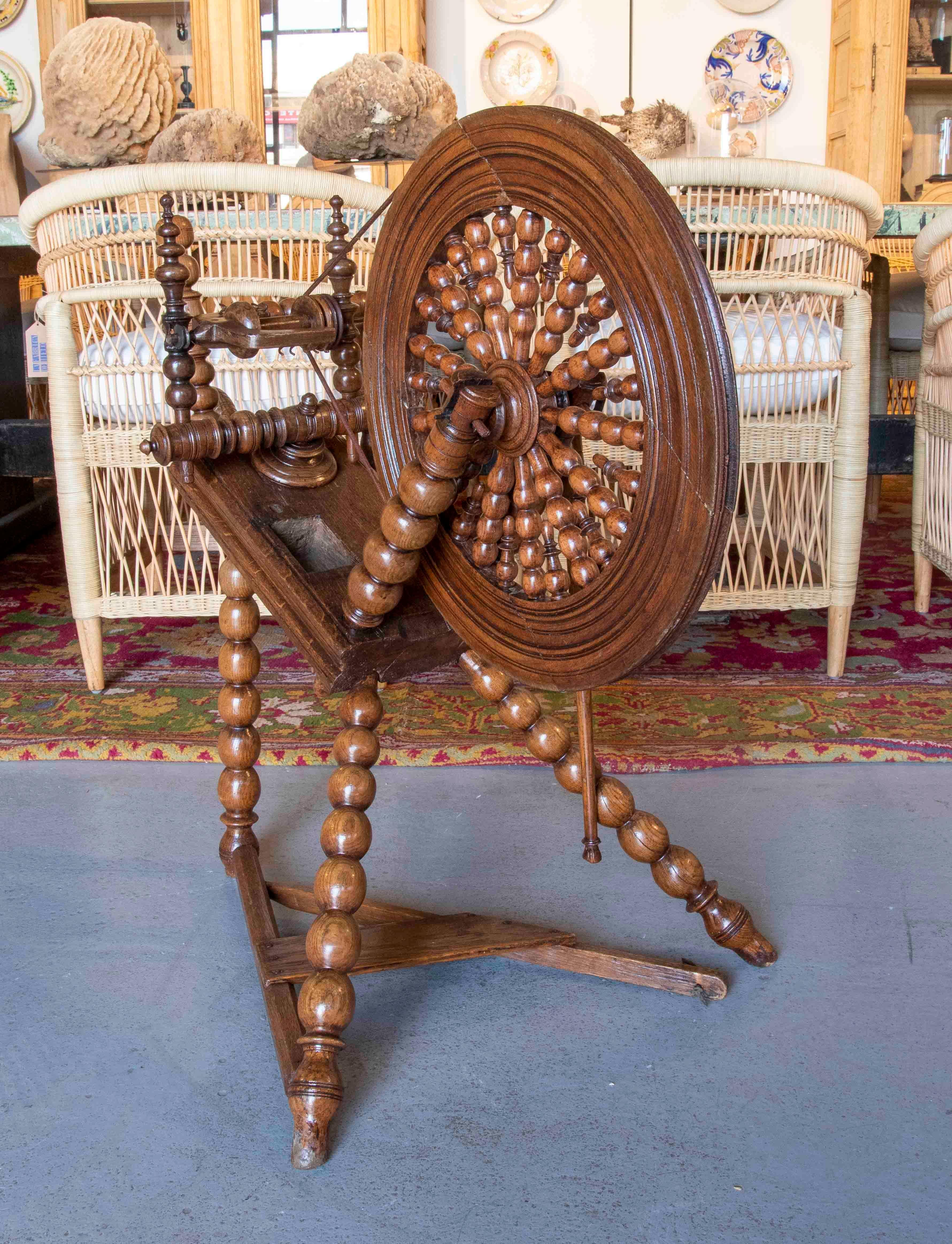 Hand-Carved 1930s Spanish Distaff Spinning Wheel Made of Wood  For Sale