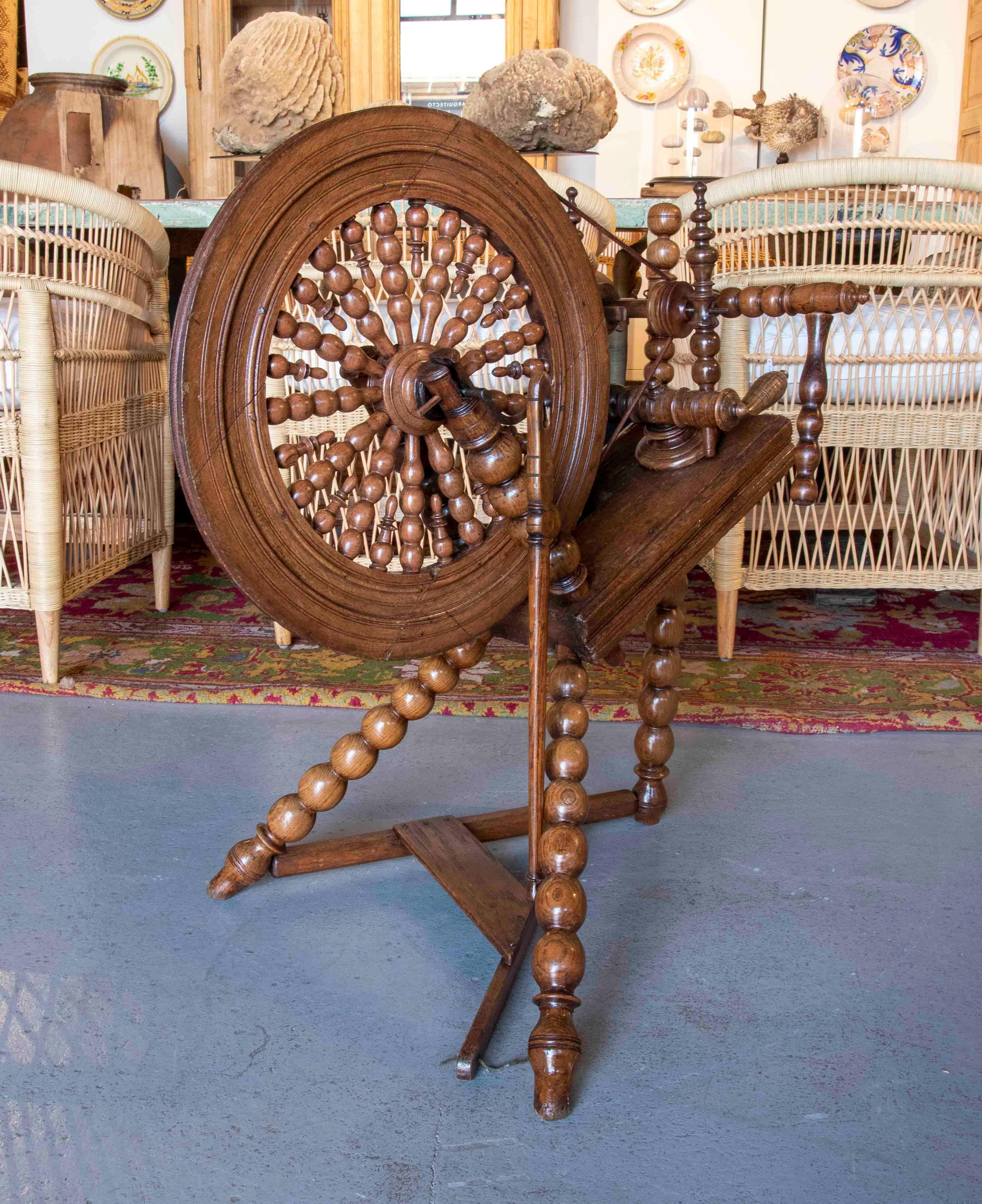 Hand-Carved 1930s Spanish Distaff Spinning Wheel Made of Wood  For Sale