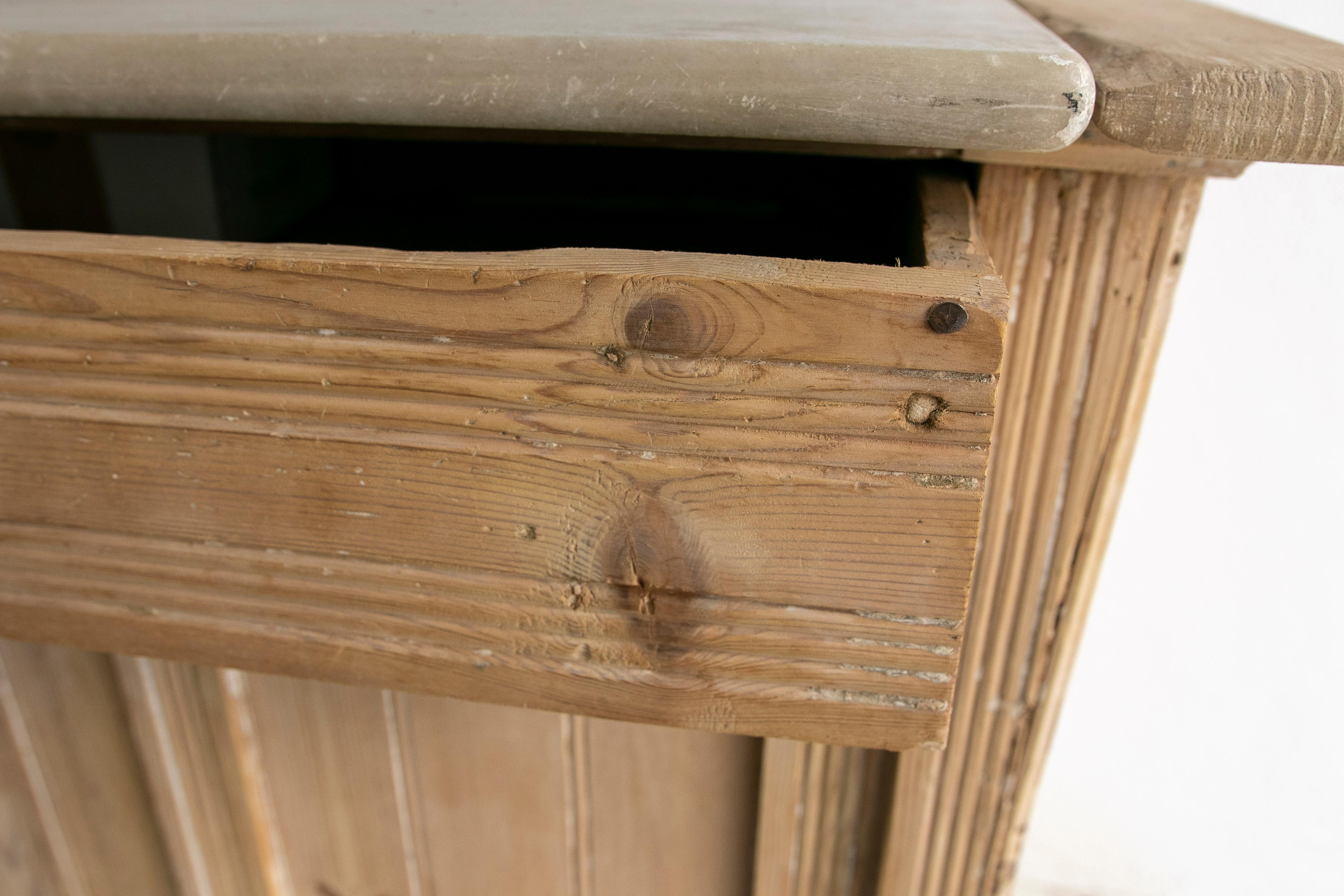Table console espagnole des années 1930 à 2 portes et 2 tiroirs, pour ferme espagnole, avec plateau en marbre en vente 1