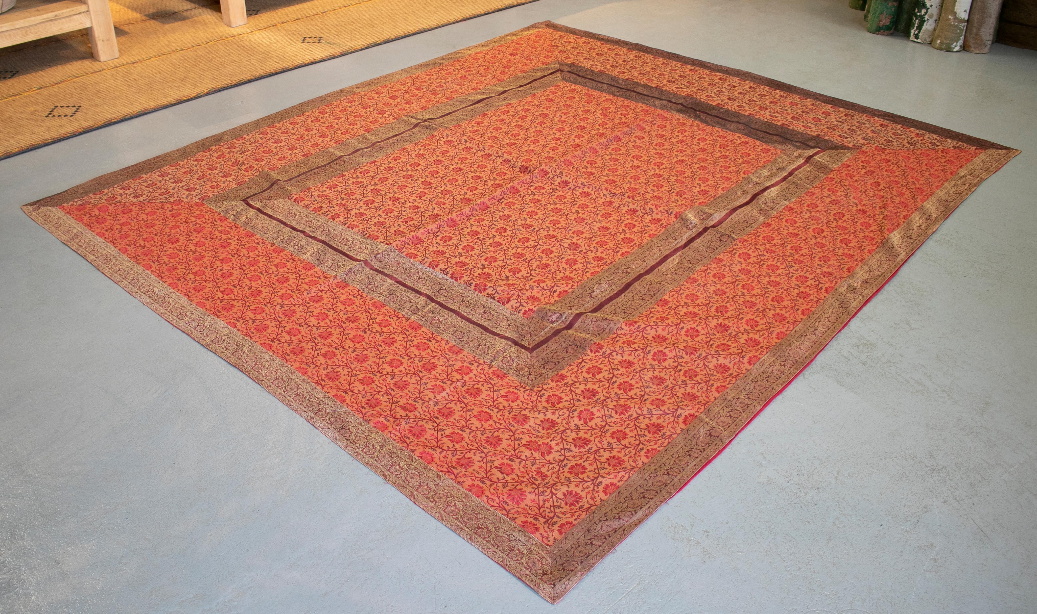 1930s Spanish Hand Sewn Red Silk Patchwork Tapestry In Good Condition For Sale In Marbella, ES