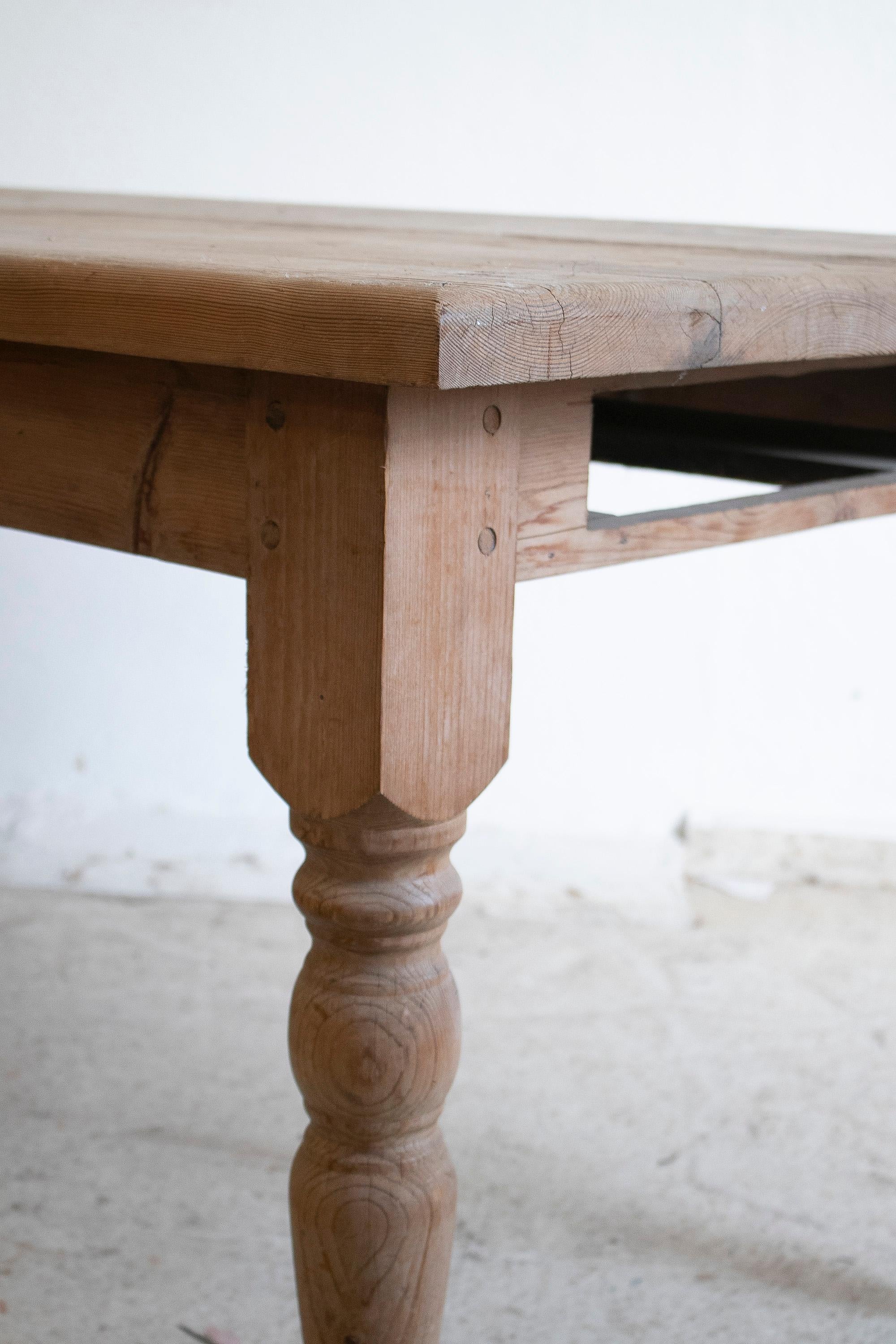 1930s Spanish Limewashed Pine Wood Farmhouse Table For Sale 2