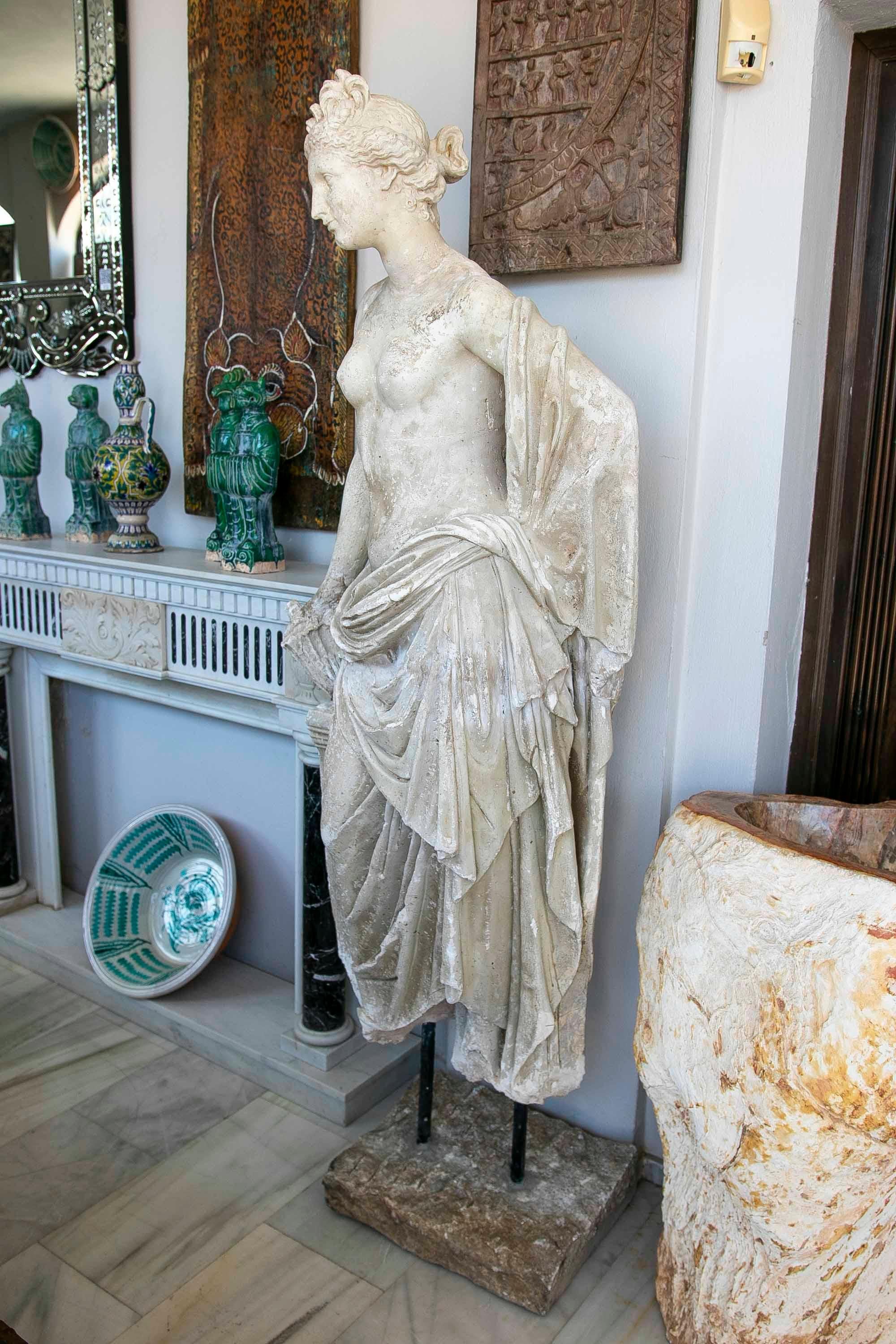 1930s Spanish Stucco Sculpture on a Stone Base In Good Condition In Marbella, ES