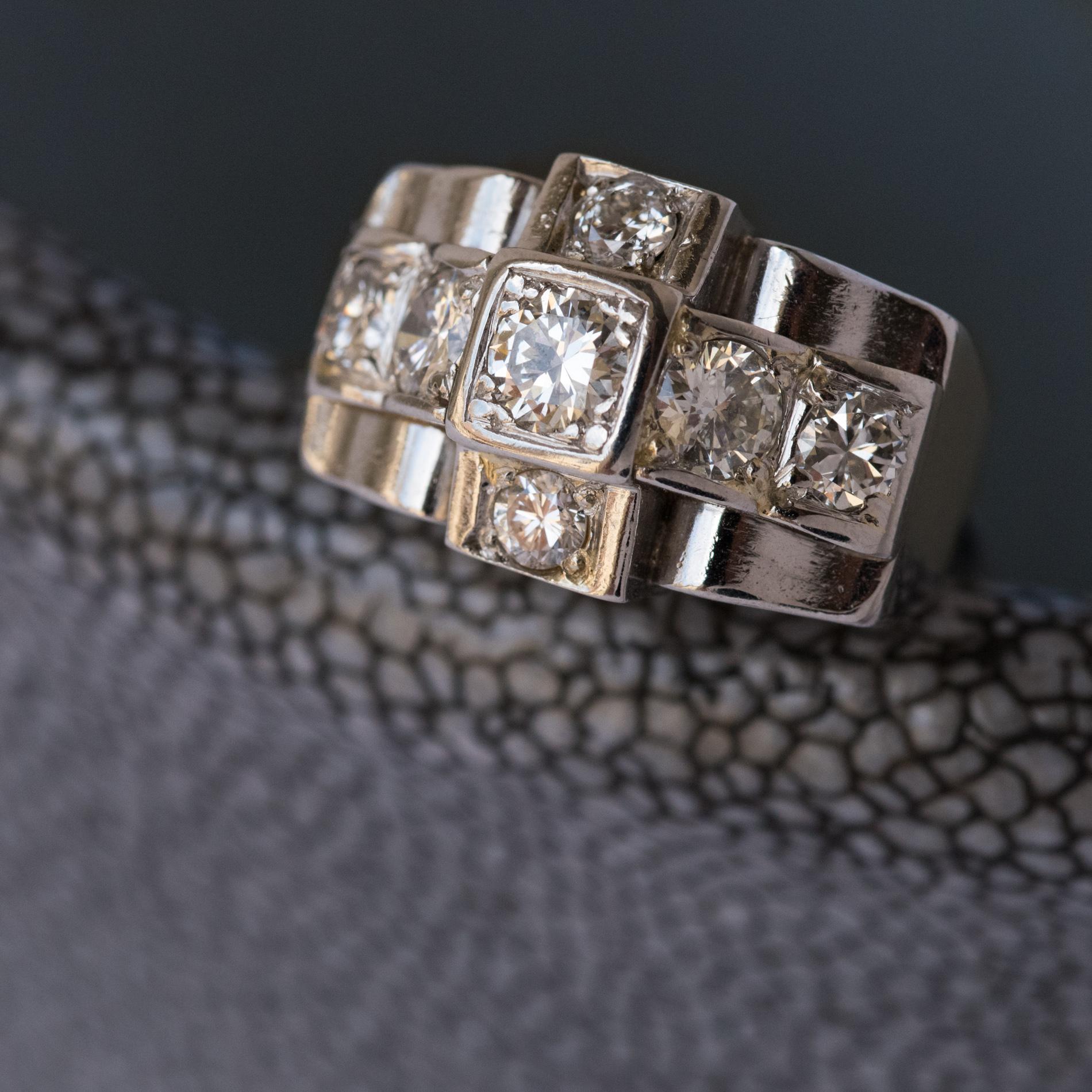 1930s Splendid French Art Deco Diamond Platinum Ring In Excellent Condition For Sale In Poitiers, FR