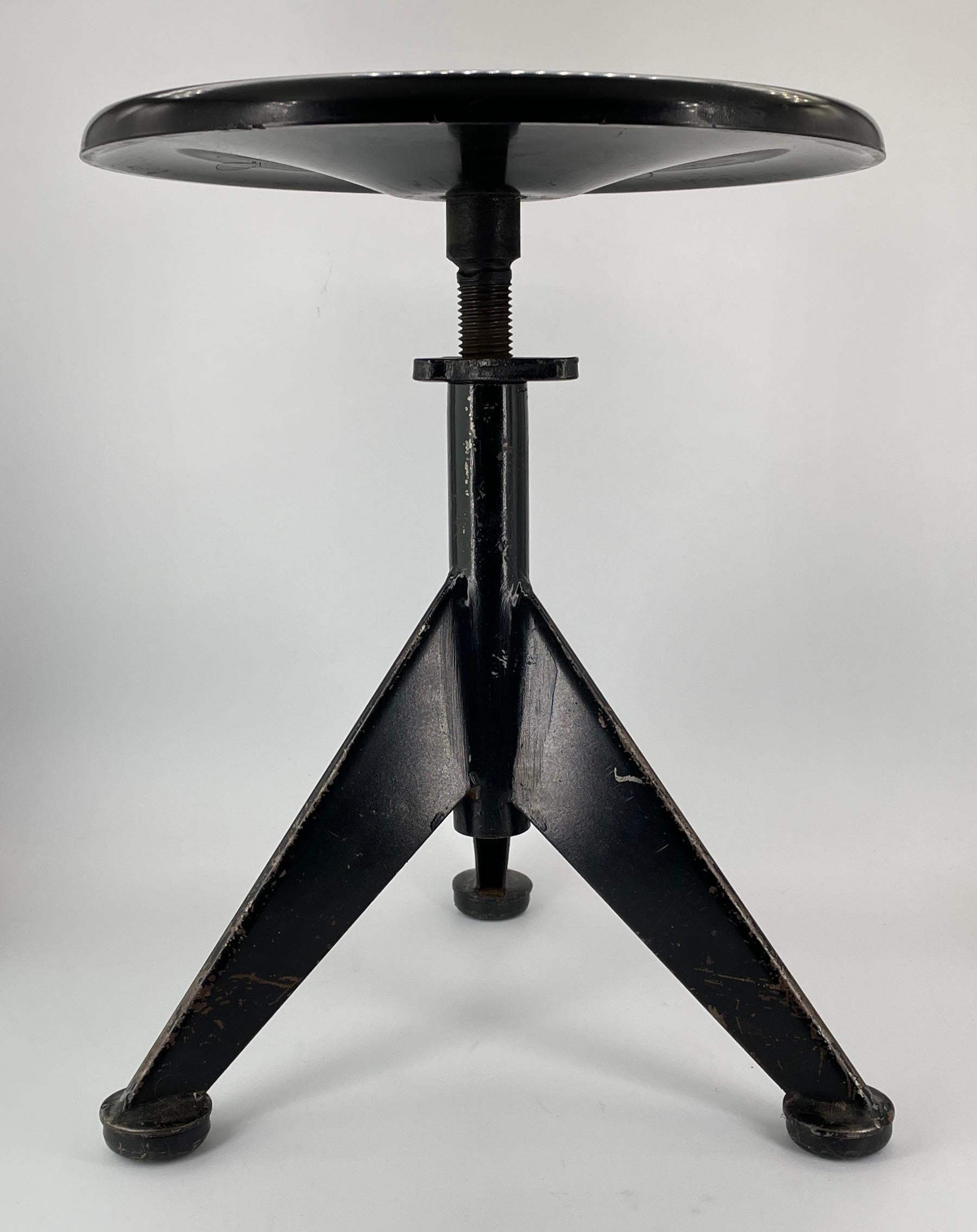 Mid-Century Modern 1930s Sputnik Noir Vintage Industriel Atelier Tabouret Bas Bakélite Acier en vente
