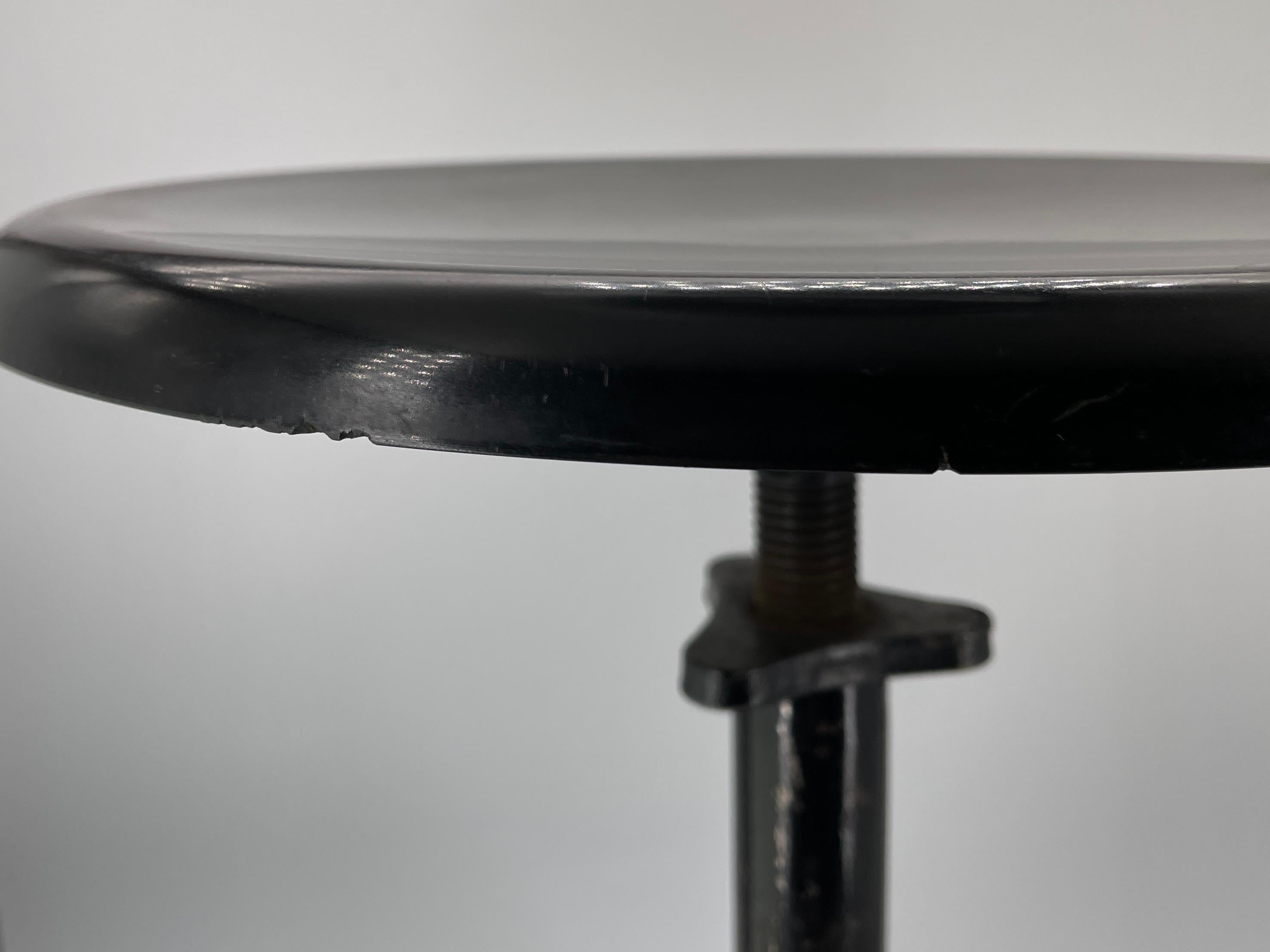 Métal 1930s Sputnik Noir Vintage Industriel Atelier Tabouret Bas Bakélite Acier en vente