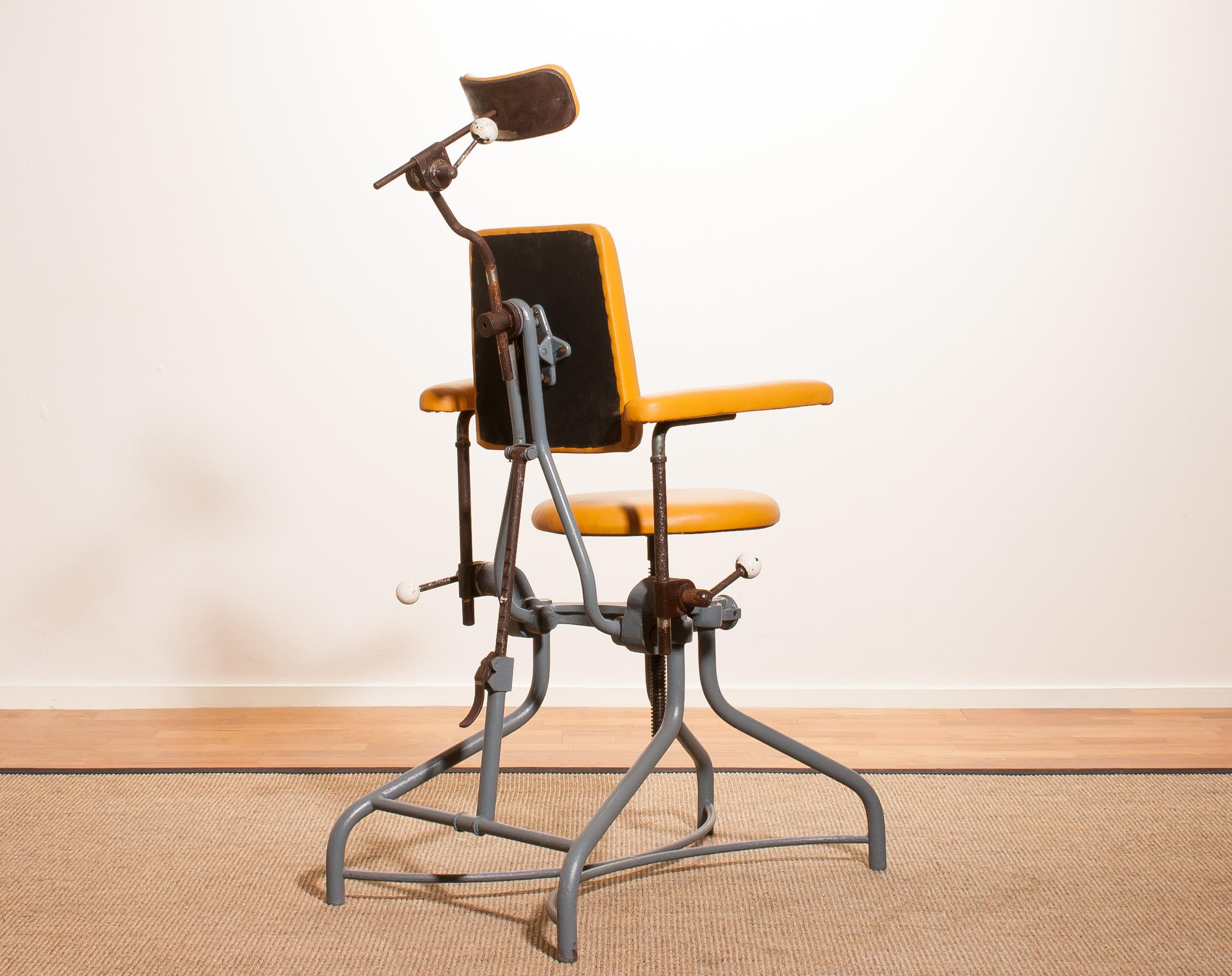 1930s, Steel Medical Chair In Fair Condition In Silvolde, Gelderland