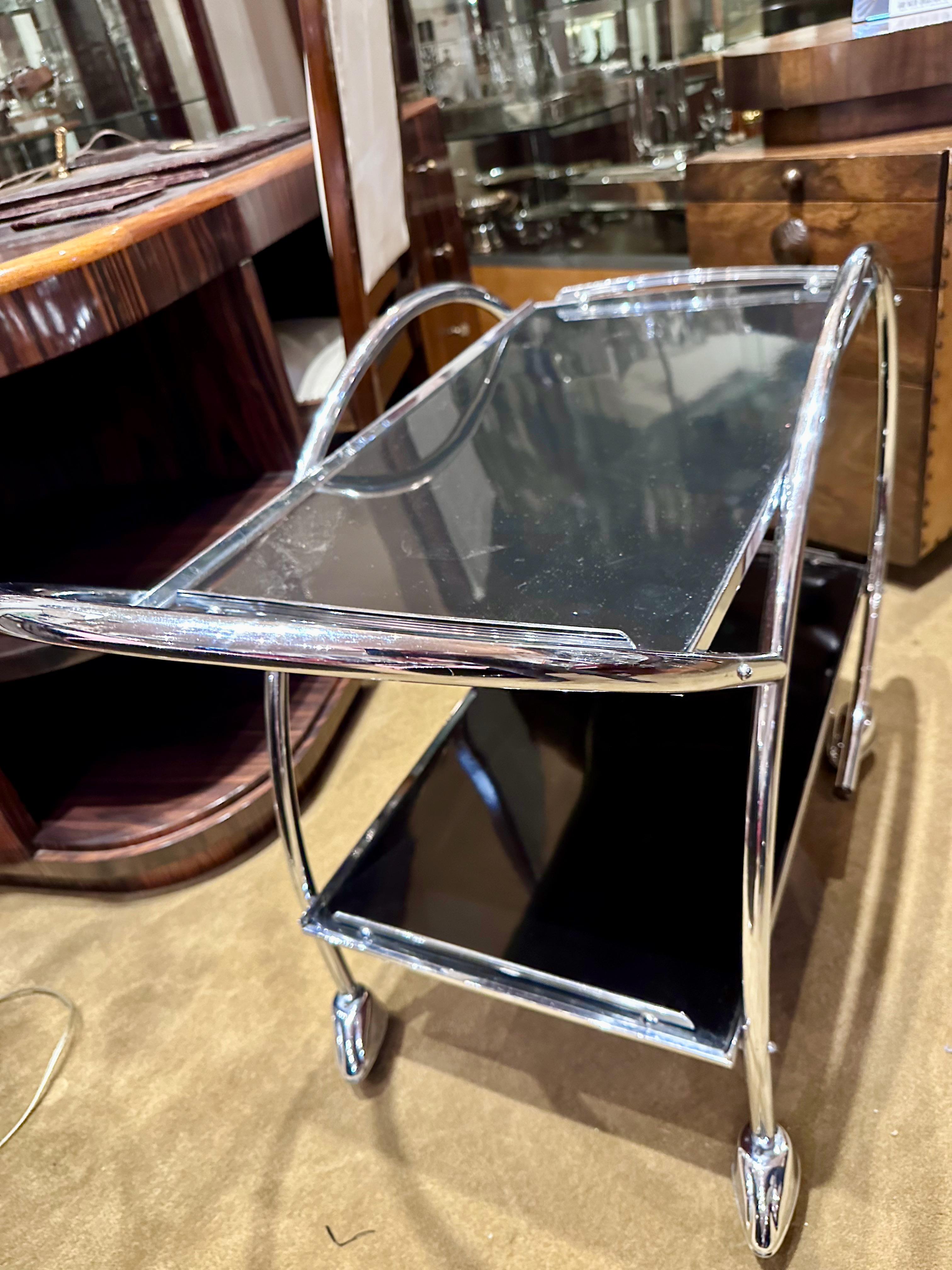 Mid-20th Century 1930s Streamline Art Deco Chrome and Glass Hostess Trolley Bar Cart For Sale