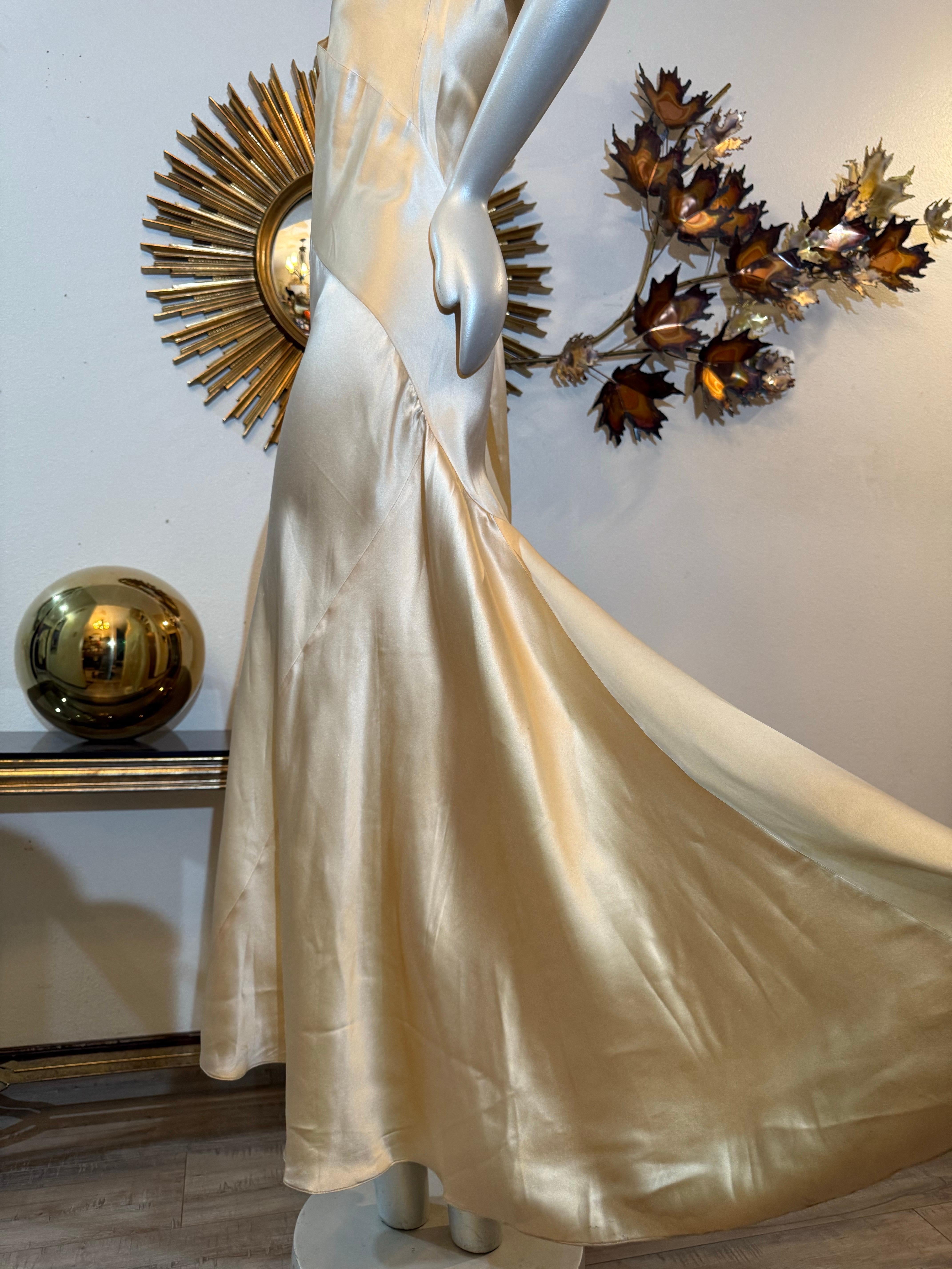 1930s Stunning Slinky Ivory Satin Bias-Cut Trumpet-Skirt Gown w Shoulder Scarf For Sale 5