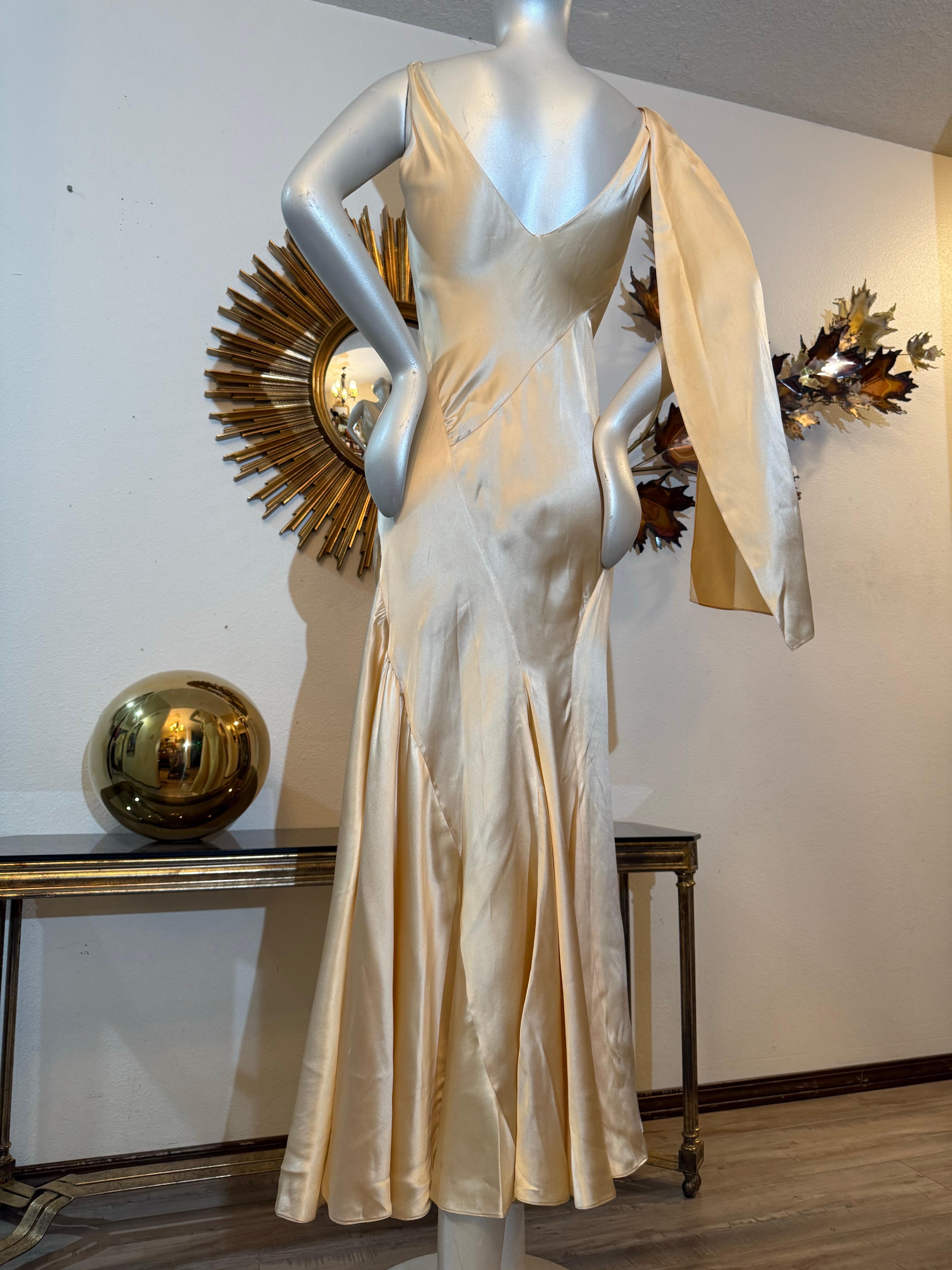 1930s Stunning Slinky Ivory Satin Bias-Cut Trumpet-Skirt Gown w Shoulder Scarf In Excellent Condition For Sale In Gresham, OR