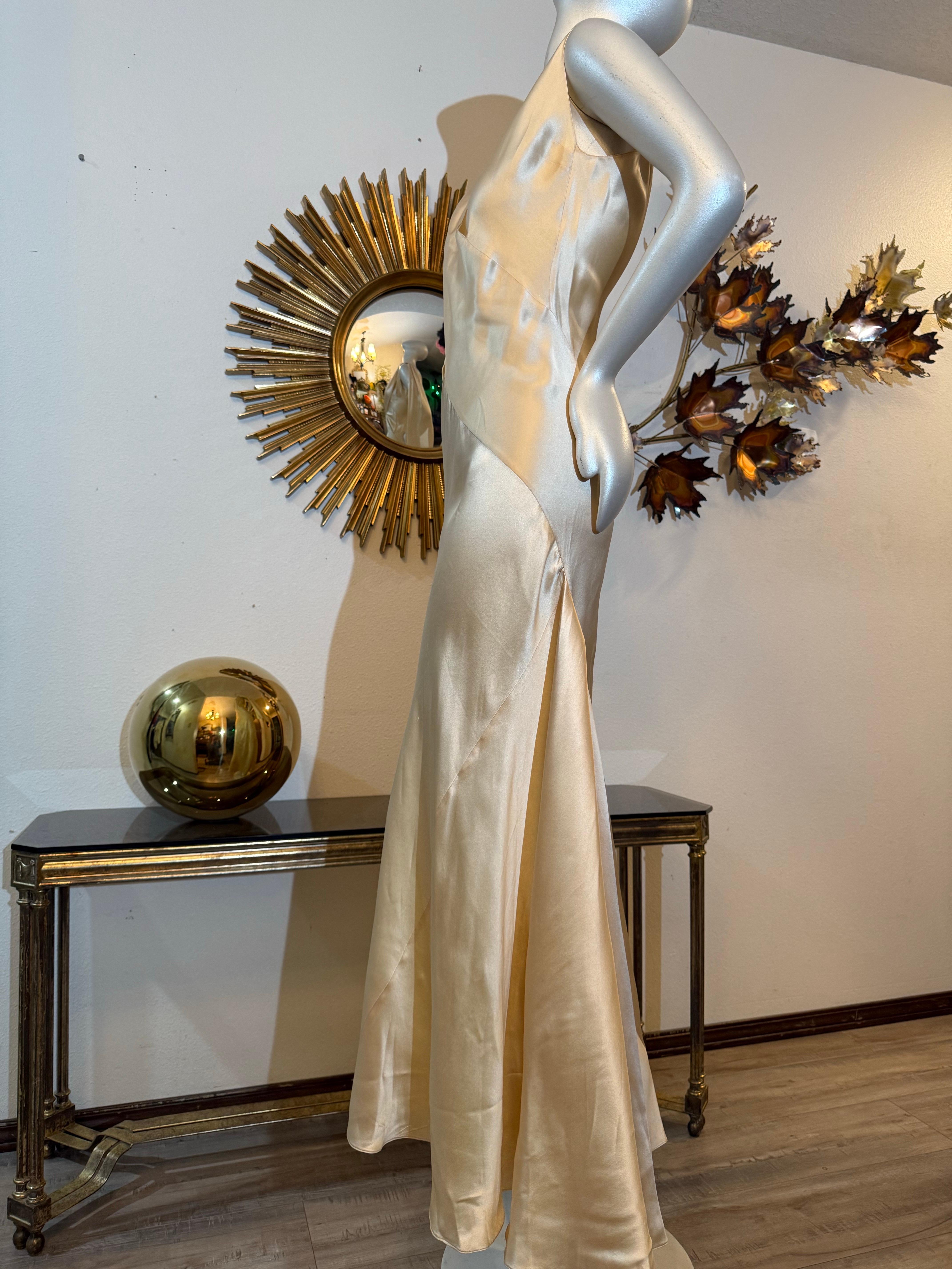 1930s Stunning Slinky Ivory Satin Bias-Cut Trumpet-Skirt Gown w Shoulder Scarf For Sale 1