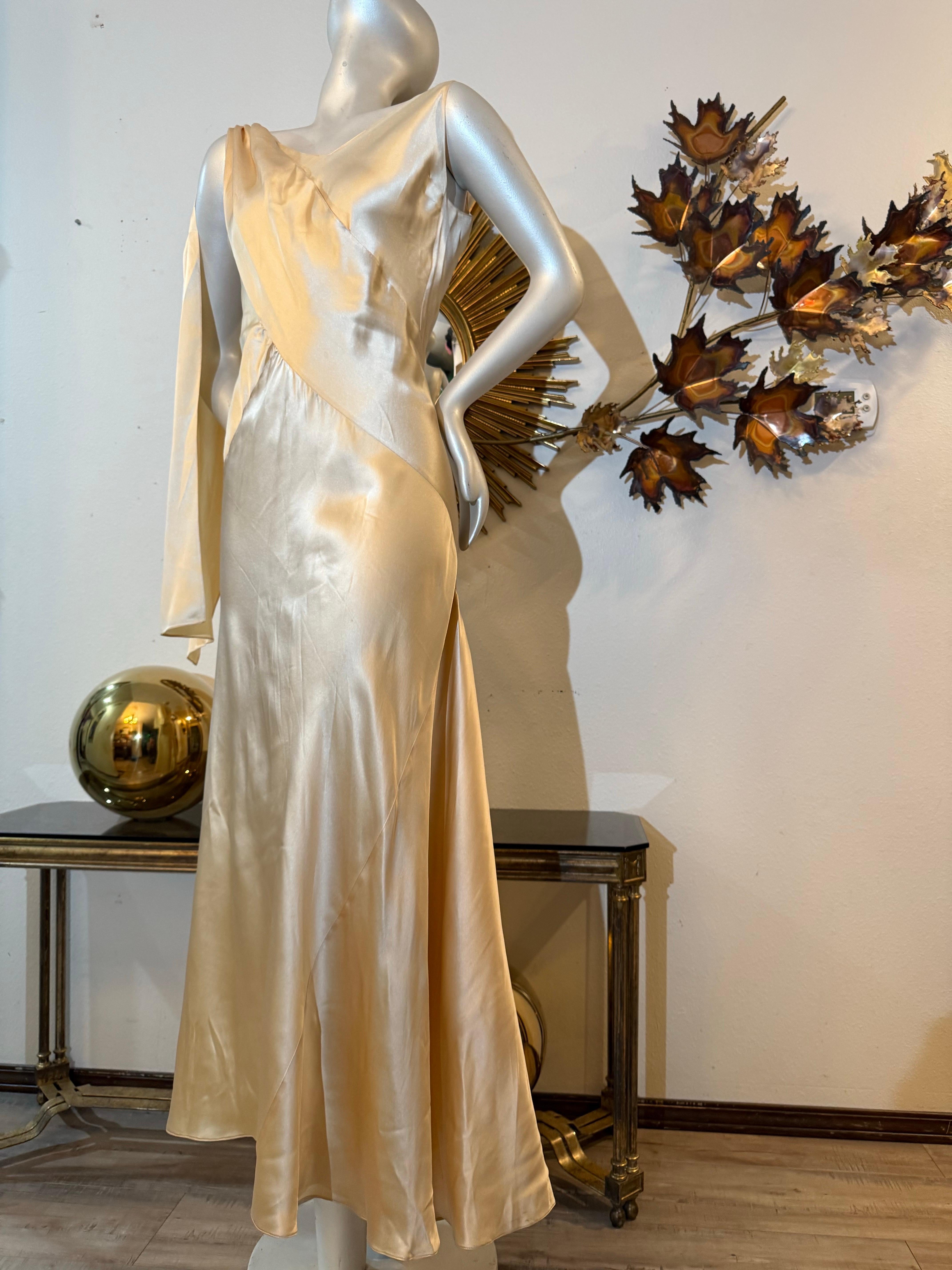 1930s Stunning Slinky Ivory Satin Bias-Cut Trumpet-Skirt Gown w Shoulder Scarf For Sale 2