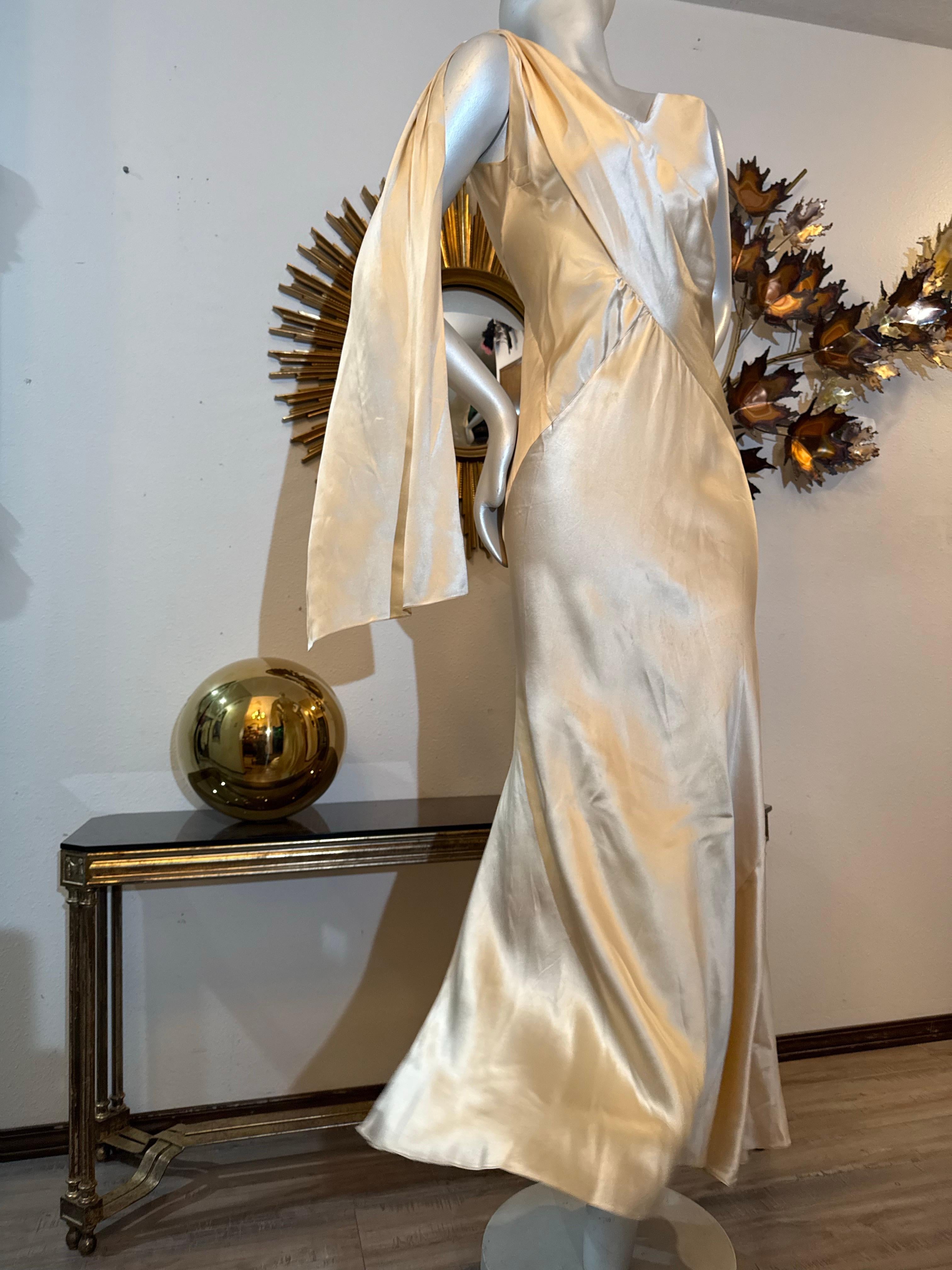 1930s Stunning Slinky Ivory Satin Bias-Cut Trumpet-Skirt Gown w Shoulder Scarf For Sale 3