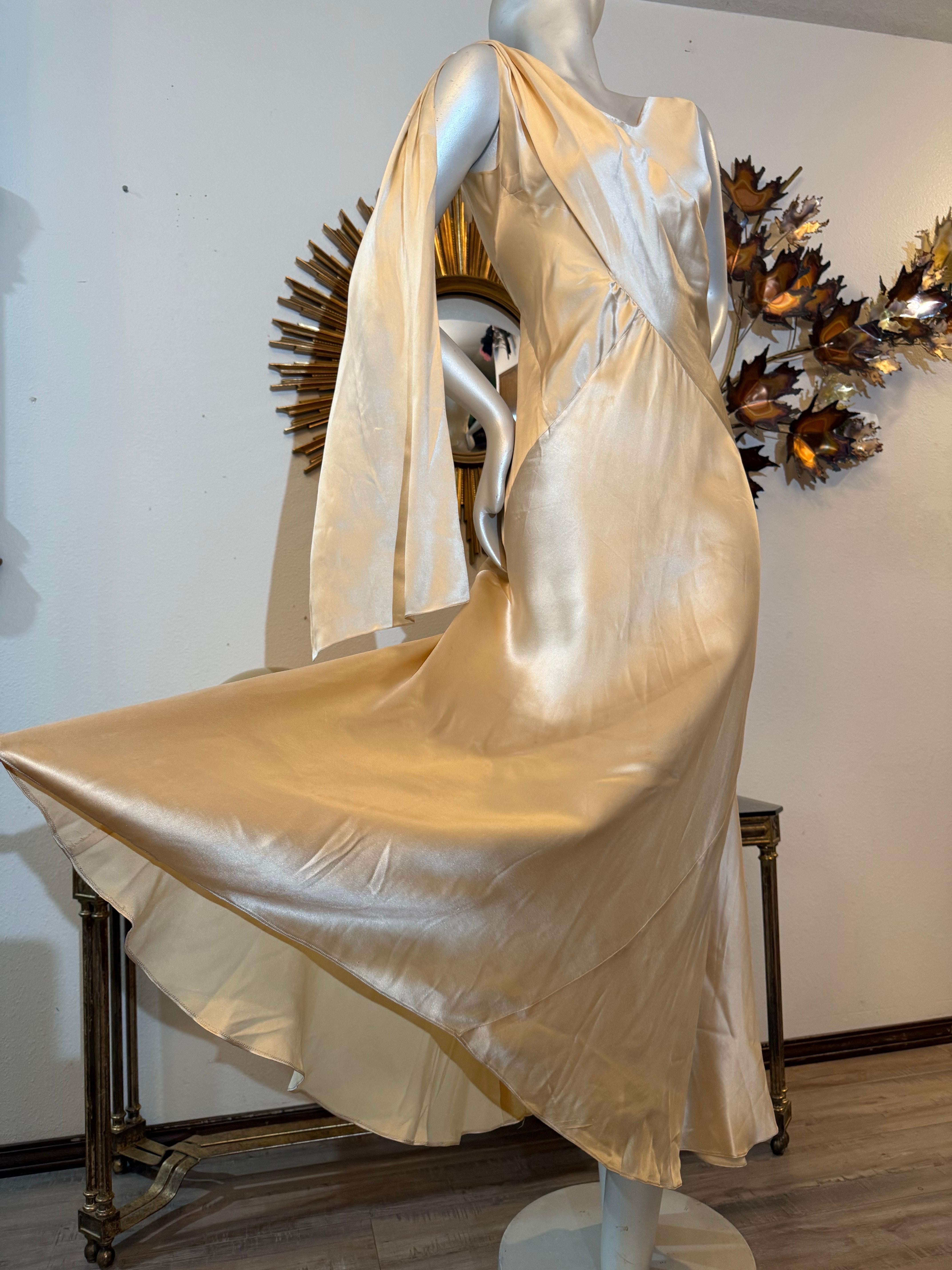 1930s Stunning Slinky Ivory Satin Bias-Cut Trumpet-Skirt Gown w Shoulder Scarf For Sale 4