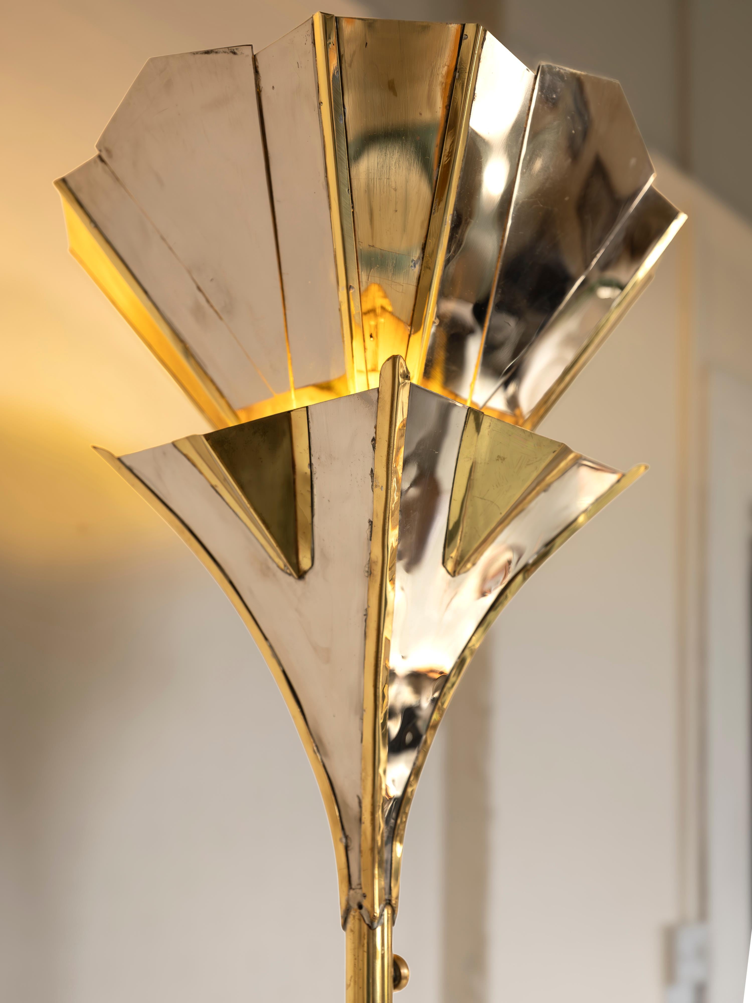 Ägyptische Film- Standardlampe im Stil der 1930er Jahre von Sam Rush (Geschweißt) im Angebot