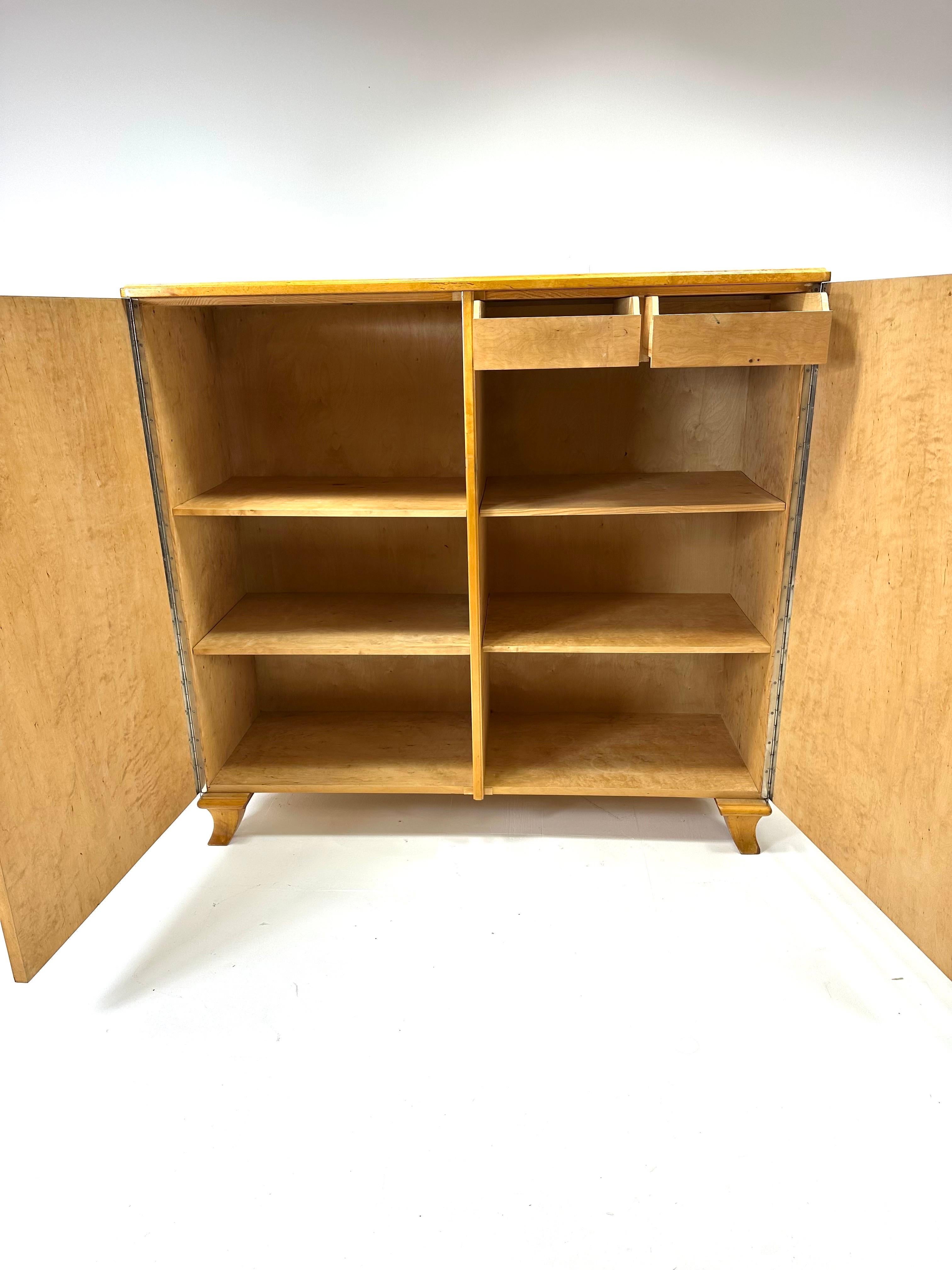 Incrusté Cabinet suédois Art Déco des années 1930 en vente
