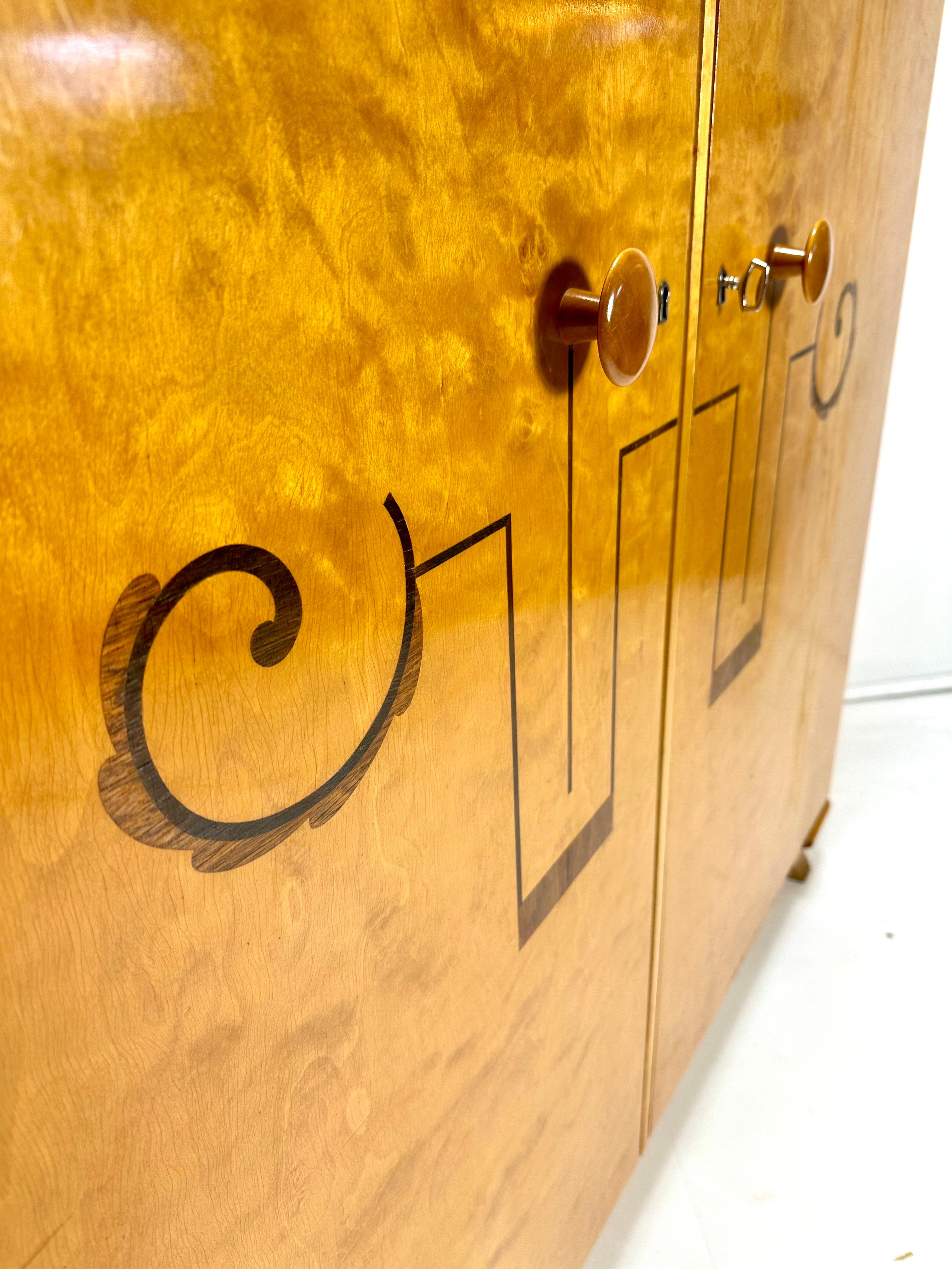 Bouleau Cabinet suédois Art Déco des années 1930 en vente