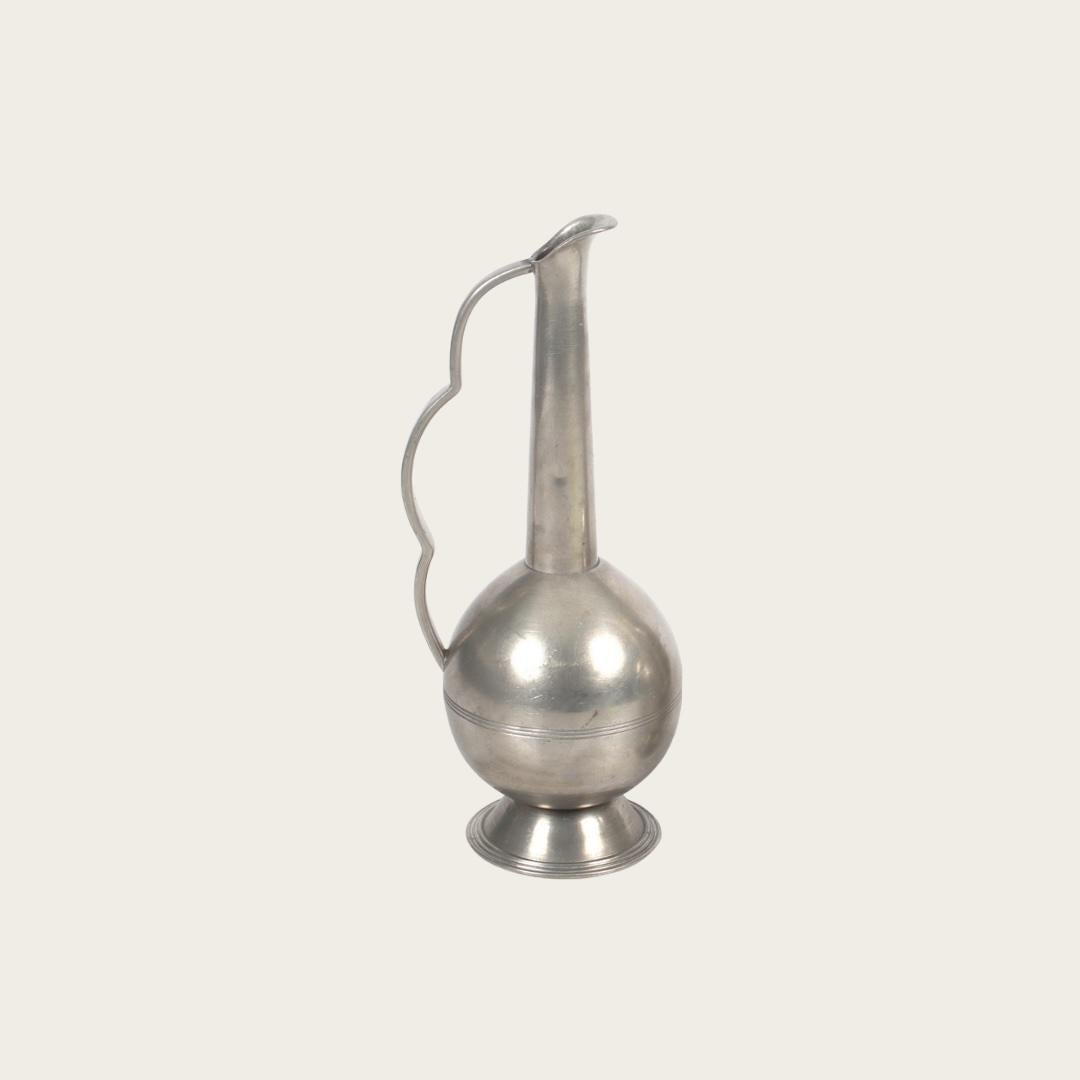 1930s, Sweden. Pewter jug from the Art Deco period by GAB, featuring a scalloped handle. The manufacturer’s mark is stamped on the bottom.