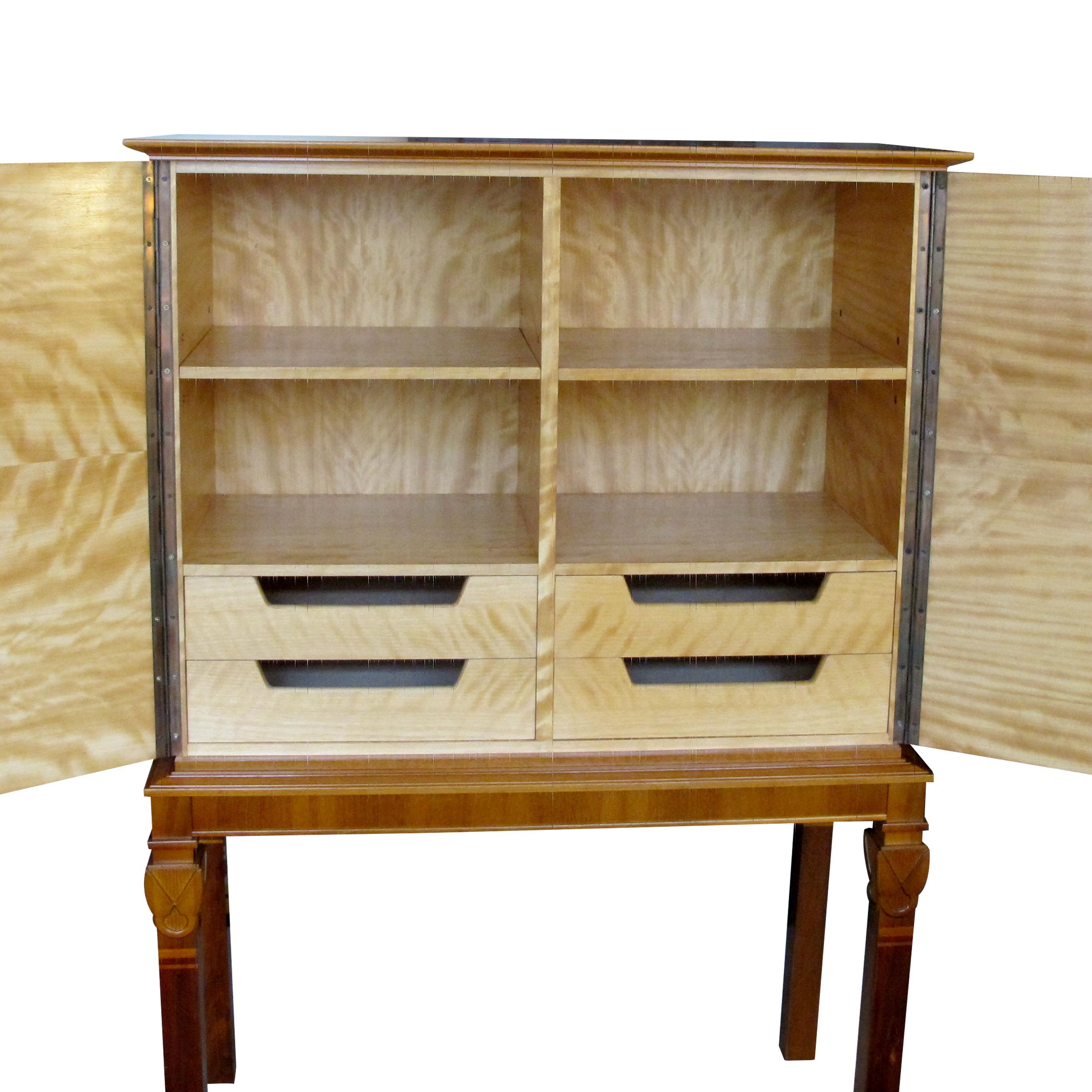 1930s Swedish Cabinet with Harness Racing Horses Marquetry In Good Condition For Sale In London, GB