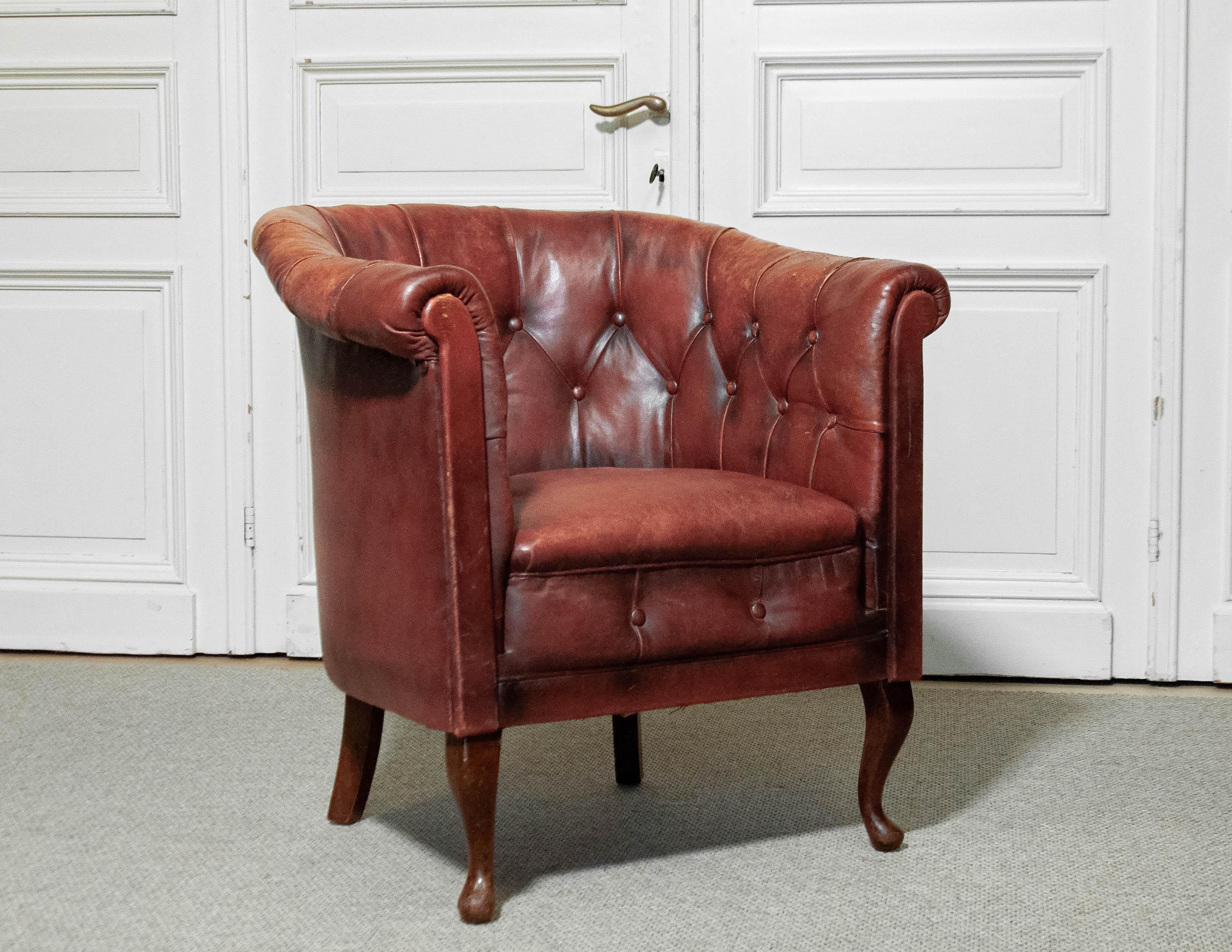 
A beautiful 1930s Swedish Chesterfield club chair, featuring deep button-tufted leather upholstery with a rich, aged patina. The chair has been fitted with new webbing for enhanced durability, while the worn armrests add to their vintage charm.