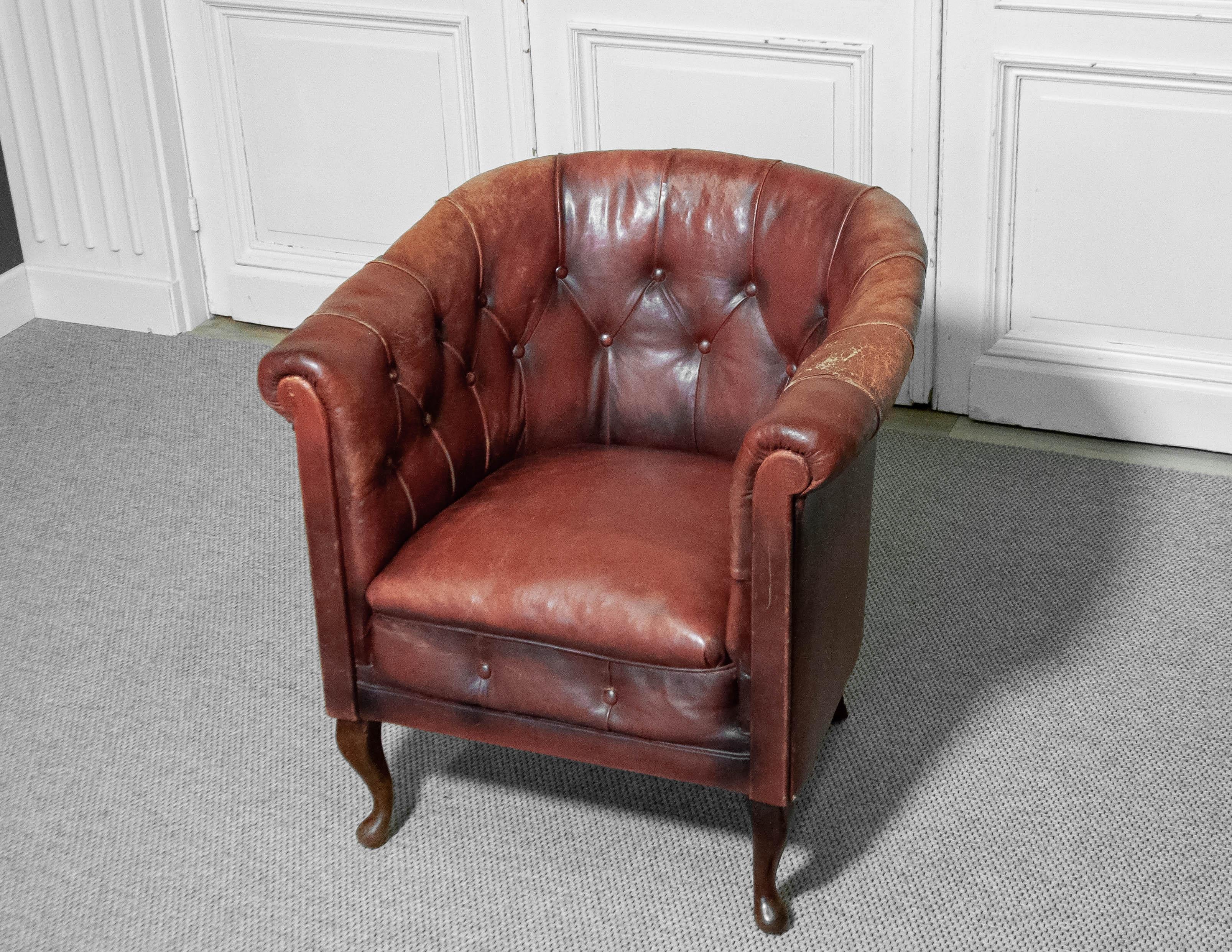 1930s Swedish Chesterfield Club Chair – Tufted Leather & Cabriole Legs For Sale 2