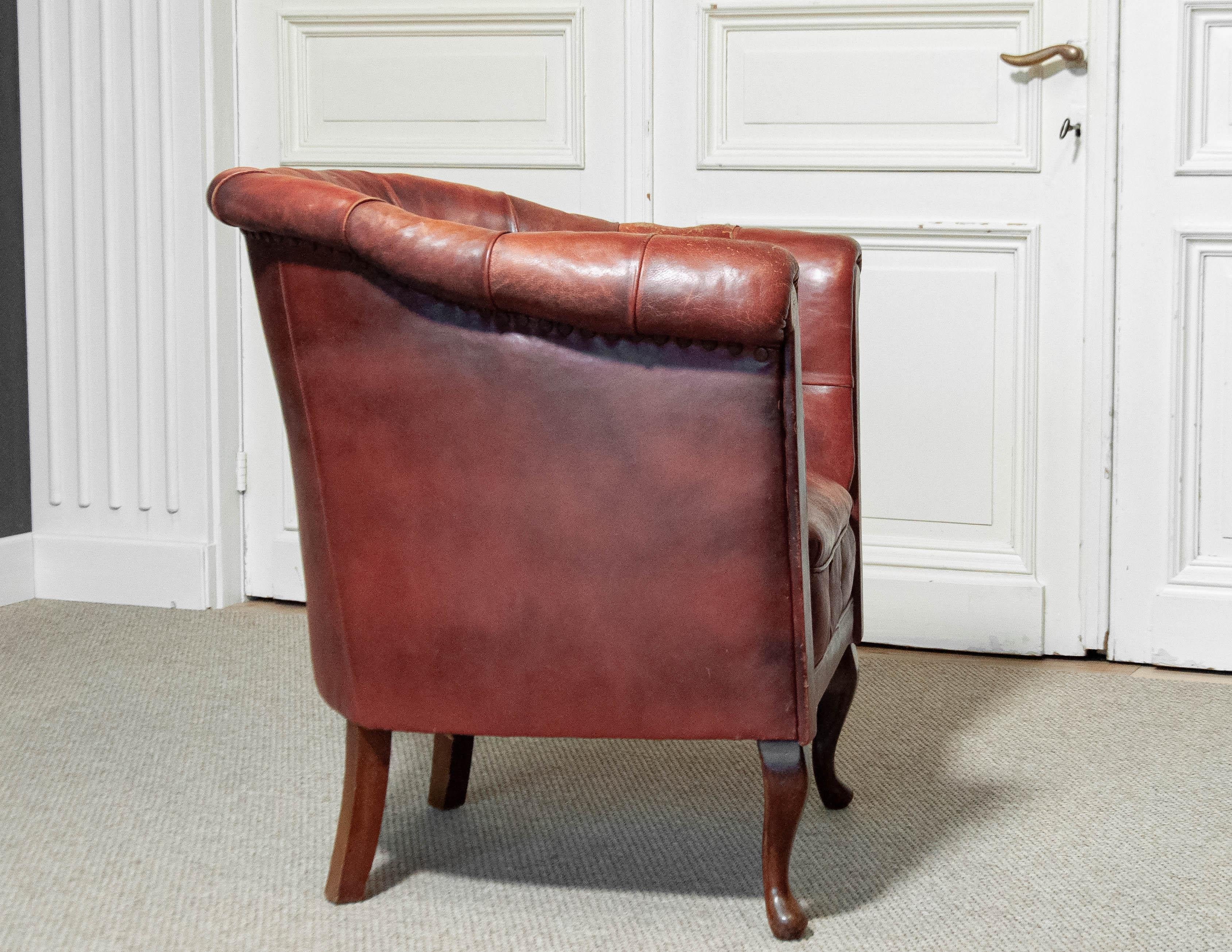 1930s Swedish Chesterfield Club Chair – Tufted Leather & Cabriole Legs For Sale 4