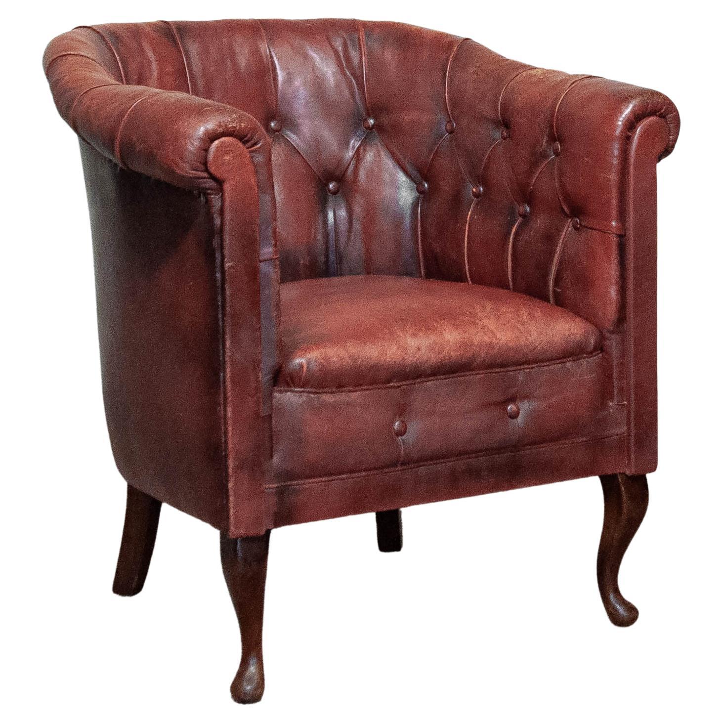 Sedia da club Chesterfield svedese degli anni '30 - Pelle imbottita e gambe a cavalletto