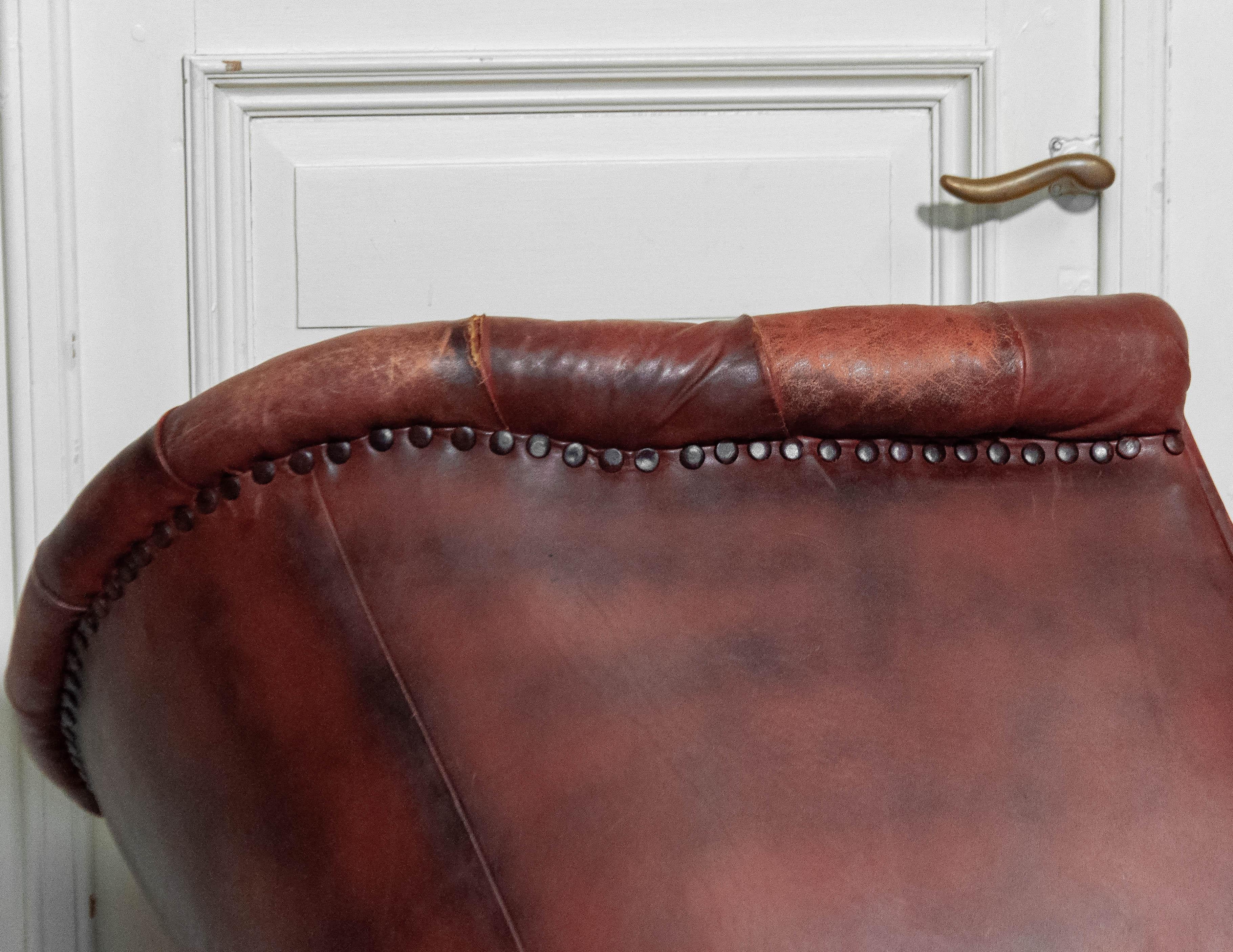 1930s Swedish Chesterfield Club Chairs – Tufted Leather & Cabriole Legs For Sale 10