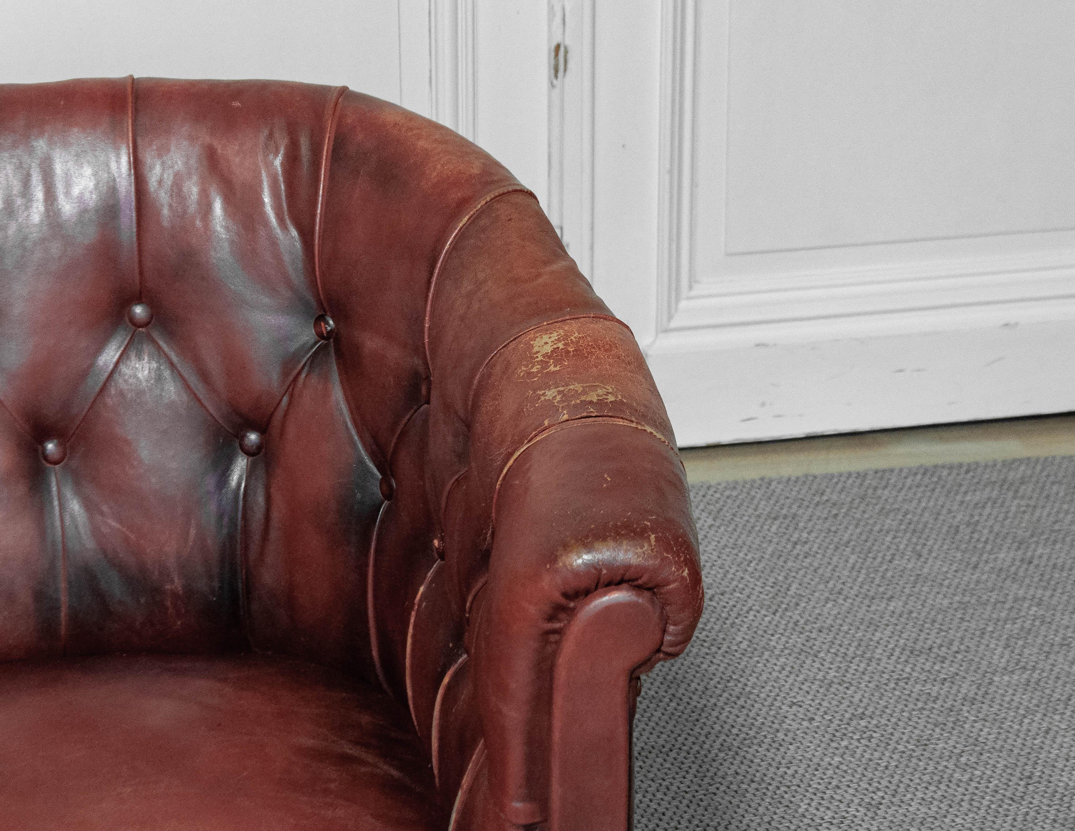 1930s Swedish Chesterfield Club Chairs – Tufted Leather & Cabriole Legs For Sale 12