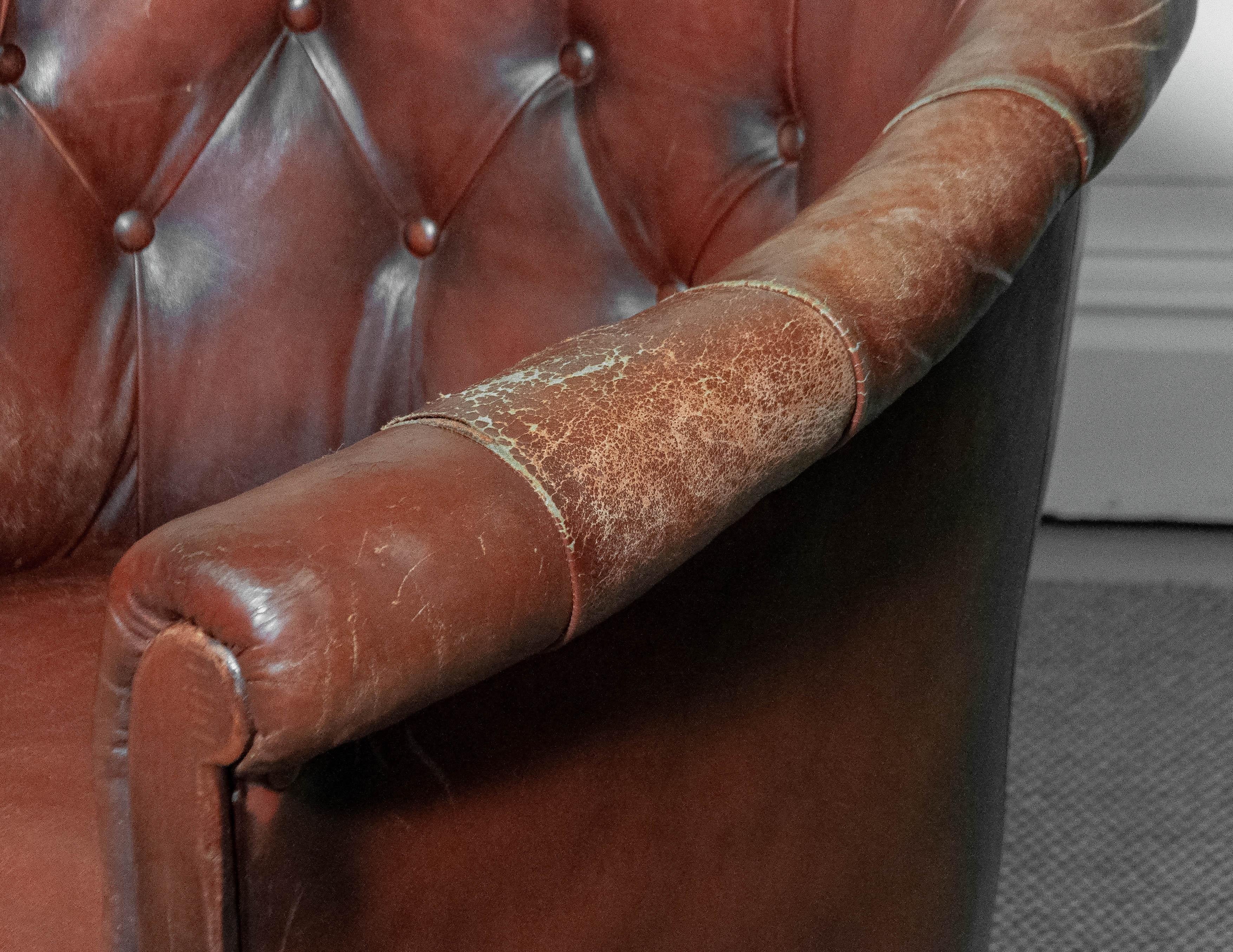 1930s Swedish Chesterfield Club Chairs – Tufted Leather & Cabriole Legs For Sale 13