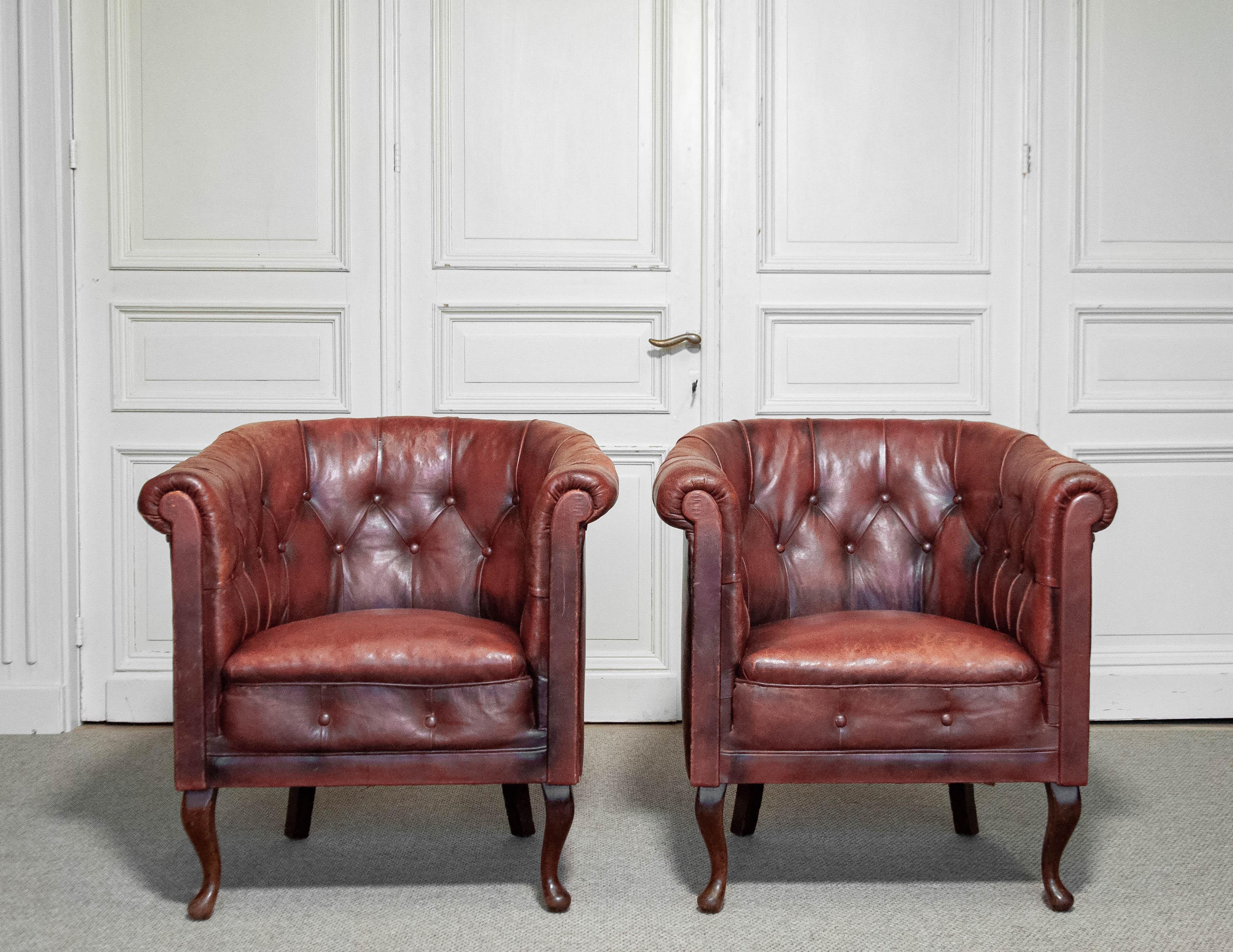 1930s Swedish Chesterfield Club Chairs – Tufted Leather & Cabriole Legs For Sale 1