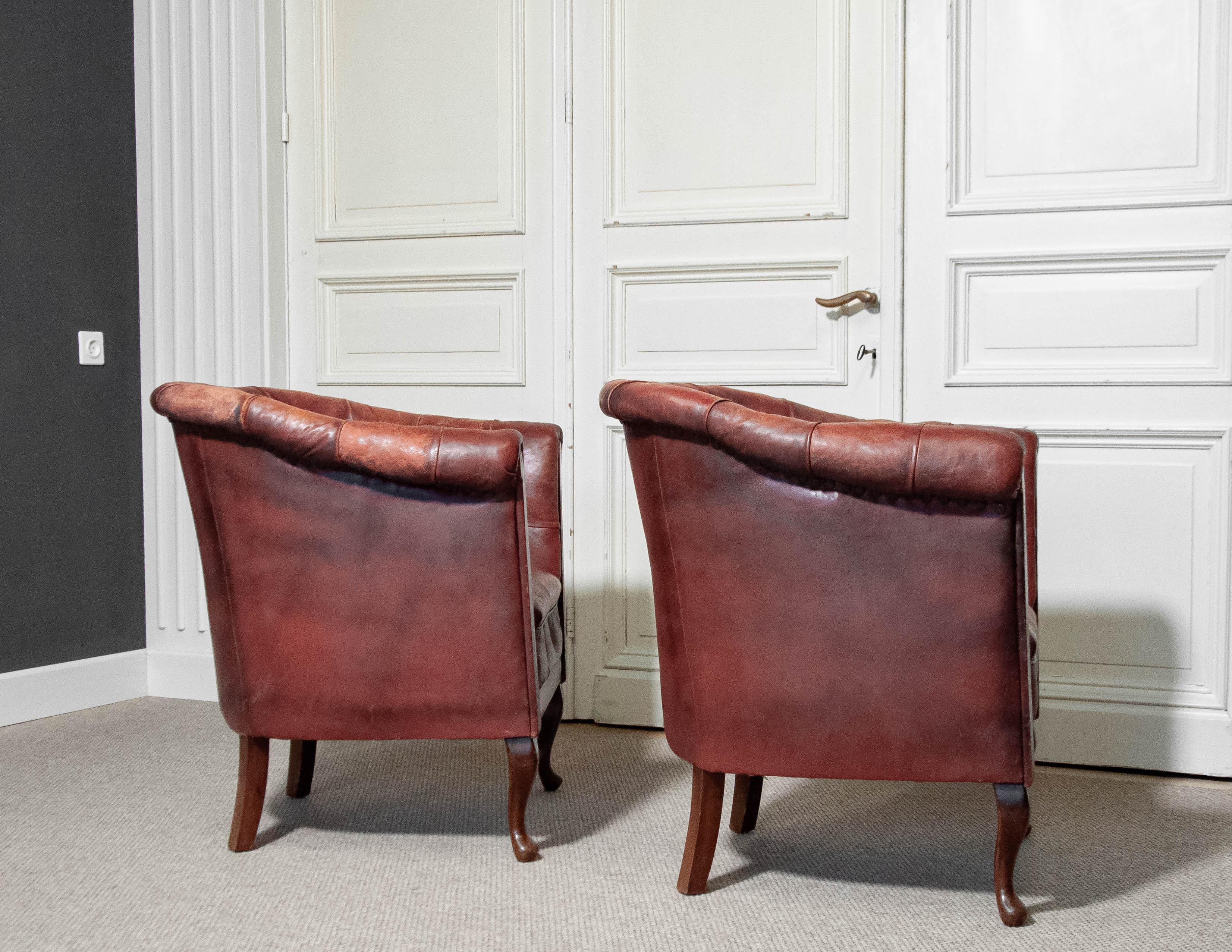 1930s Swedish Chesterfield Club Chairs – Tufted Leather & Cabriole Legs For Sale 3