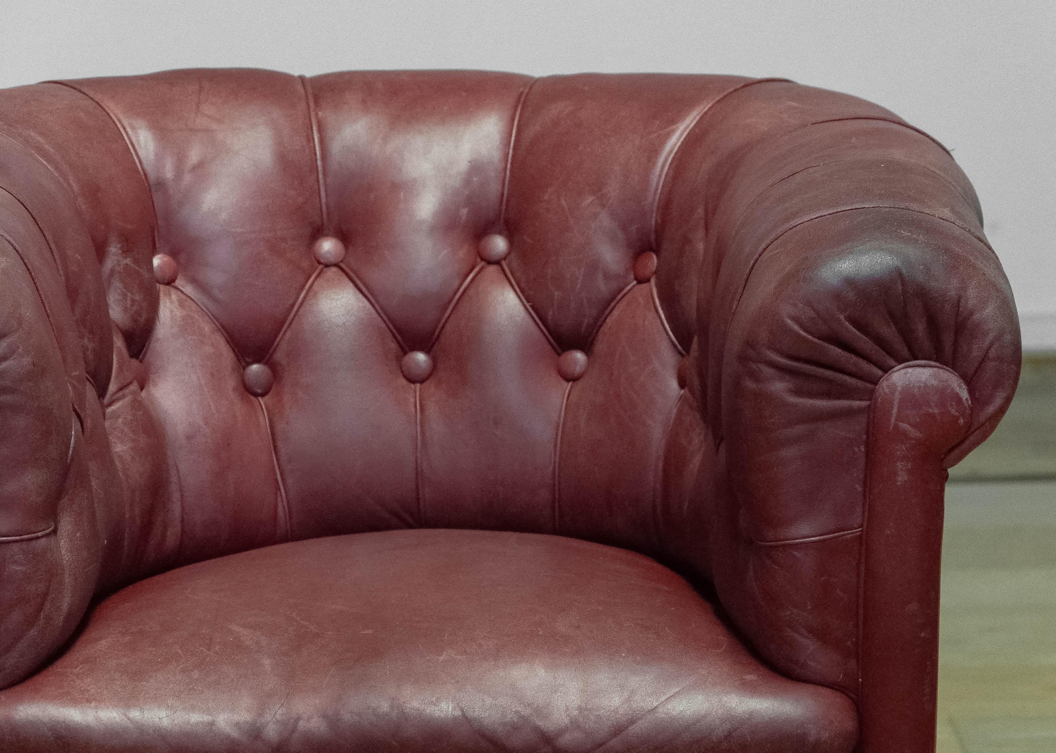 1930s Swedish Crimson Red Chesterfield Club Chair in Patinated Leather For Sale 5