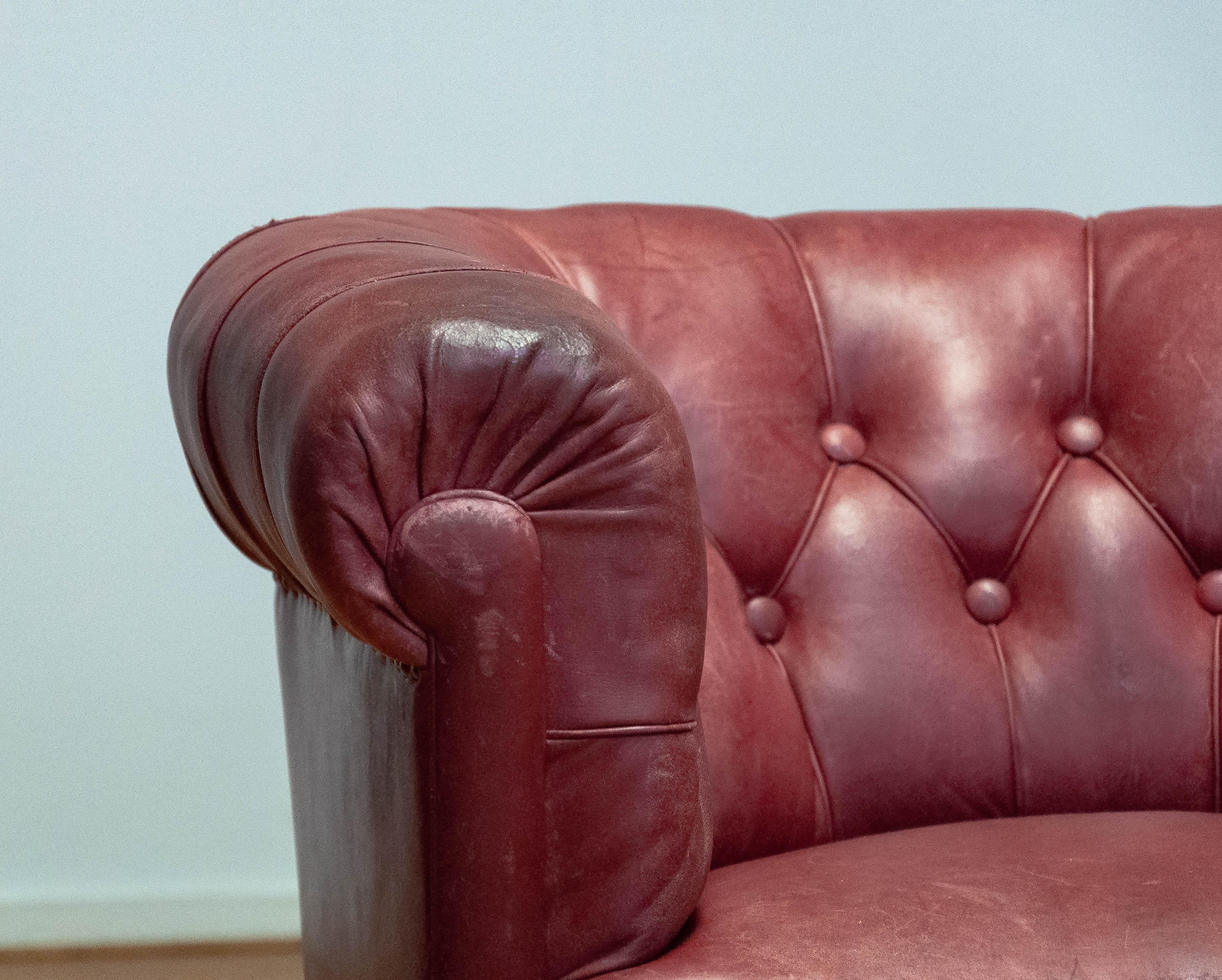 1930s Swedish Crimson Red Chesterfield Club Chair in Patinated Leather For Sale 4