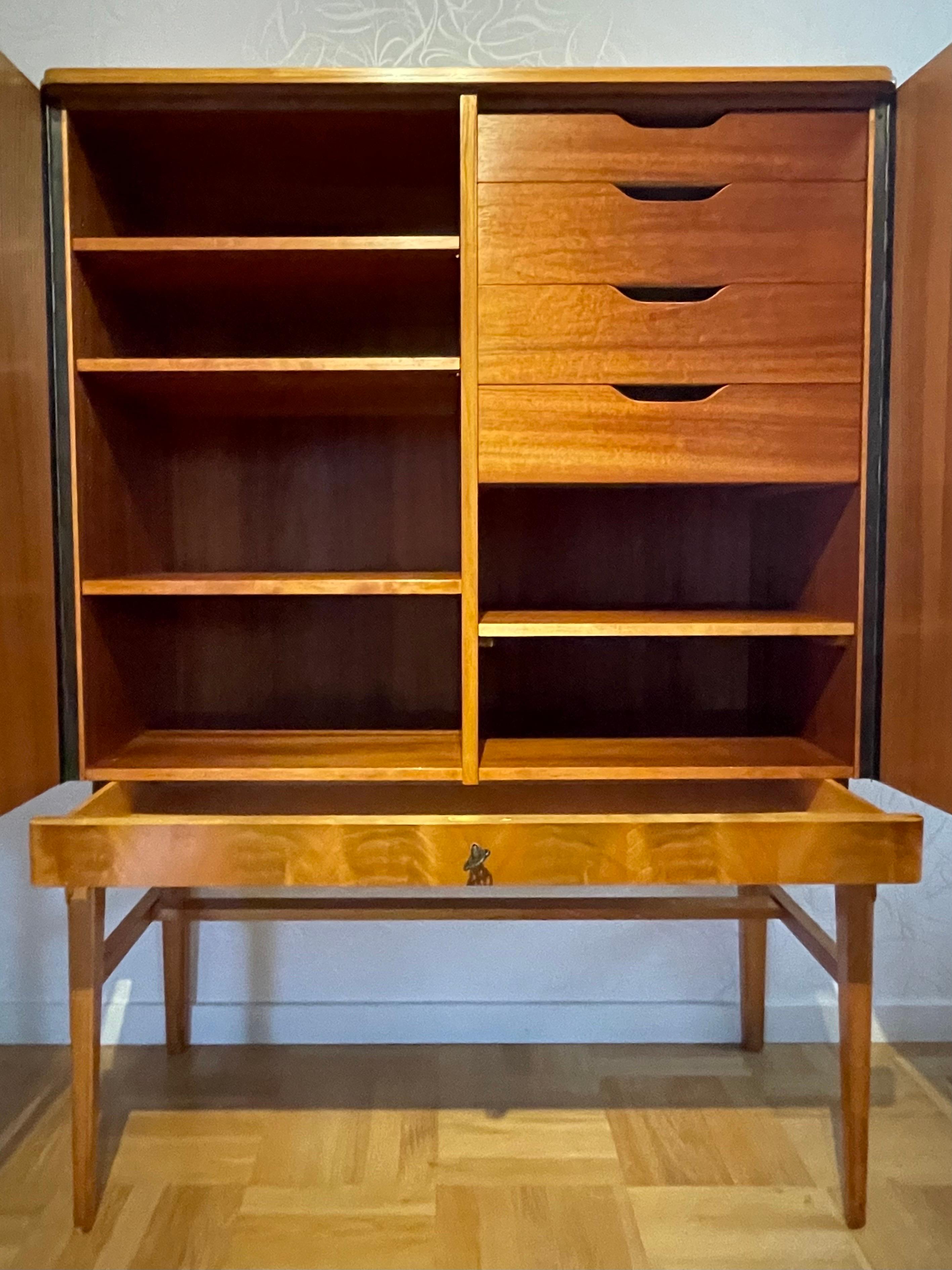 1930s Swedish Grace Cabinet in Elm  For Sale 3