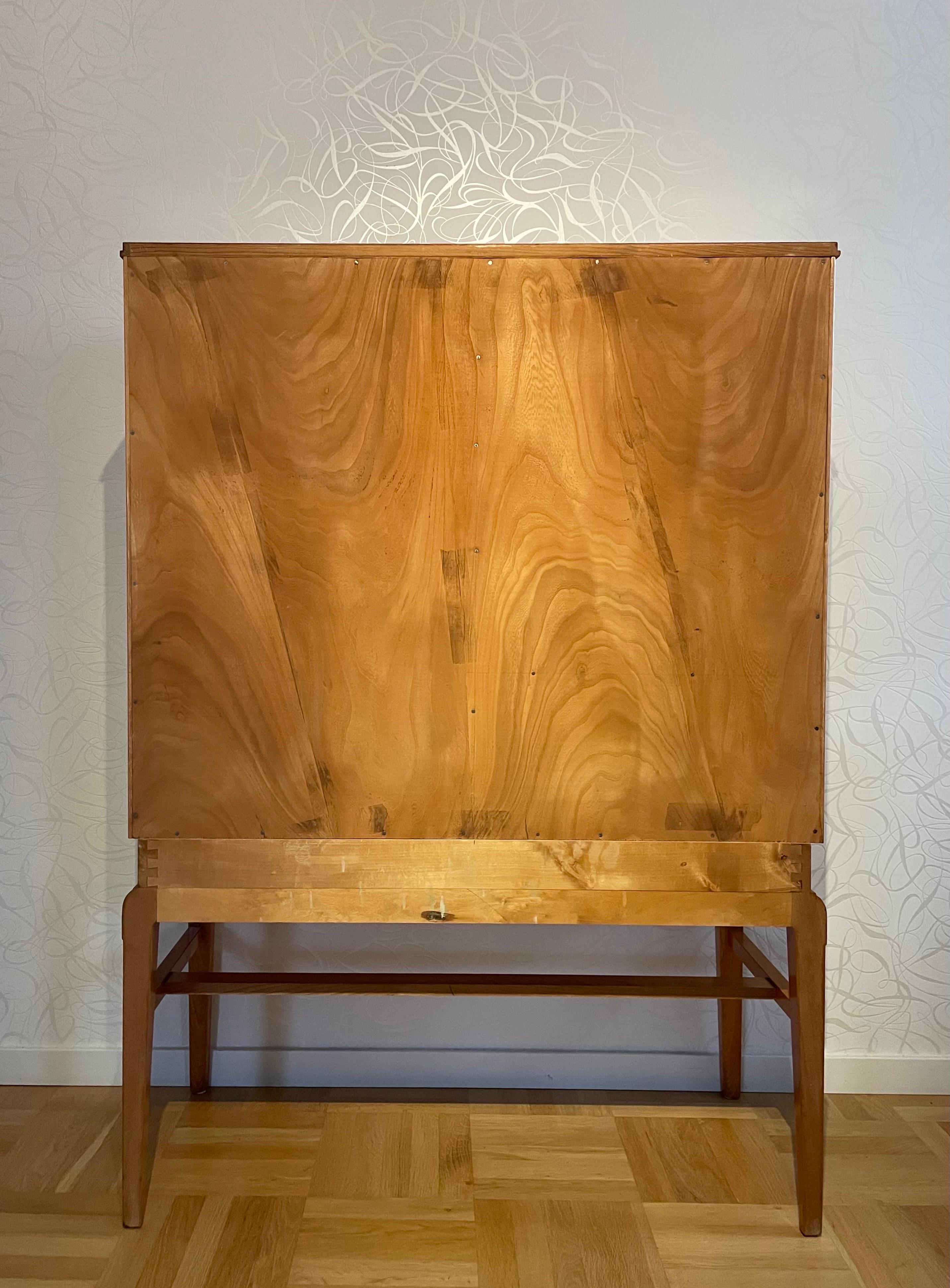 1930s Swedish Grace Cabinet in Elm  For Sale 7