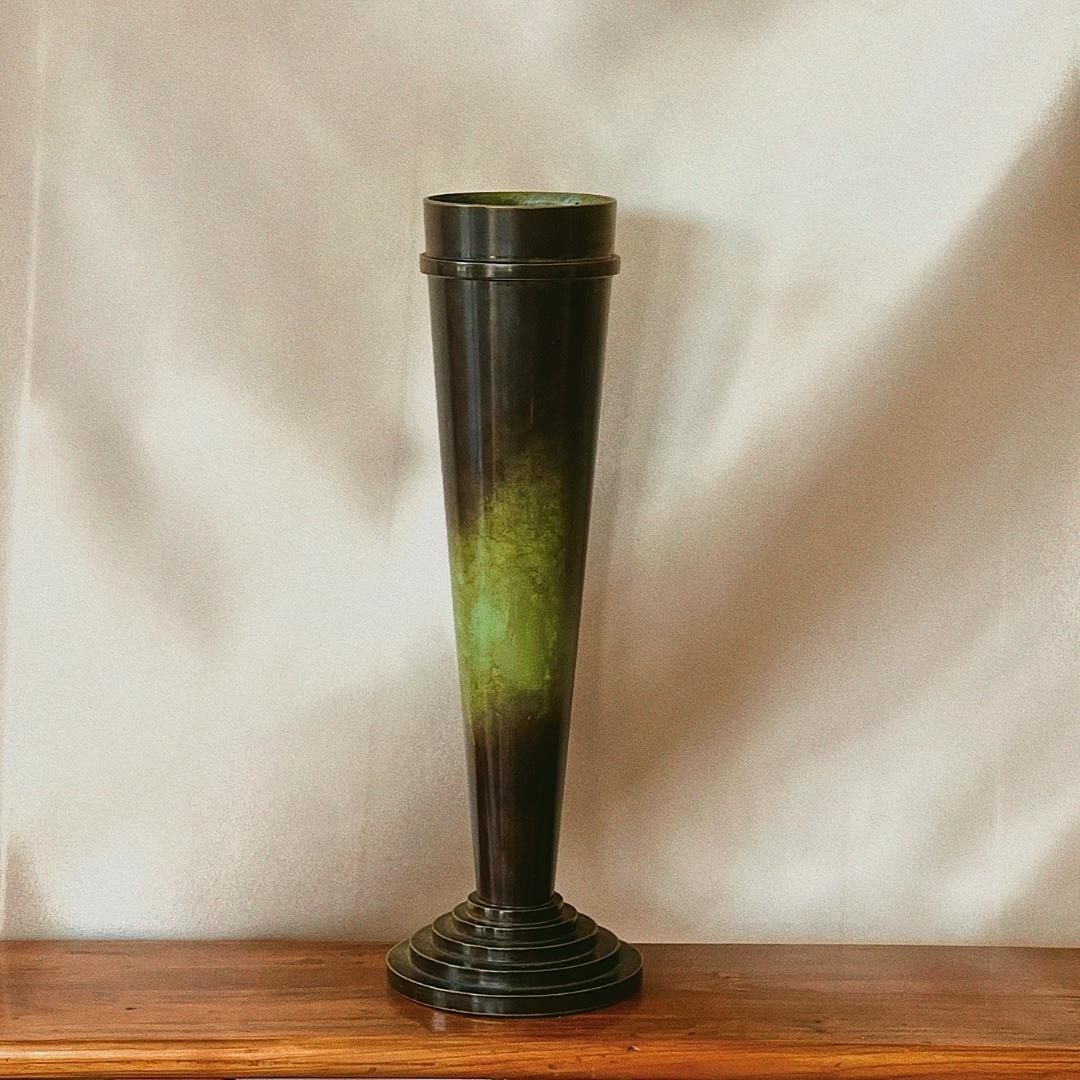 Suédois Vase suédois Grace Ystad Brons des années 1930 en vente