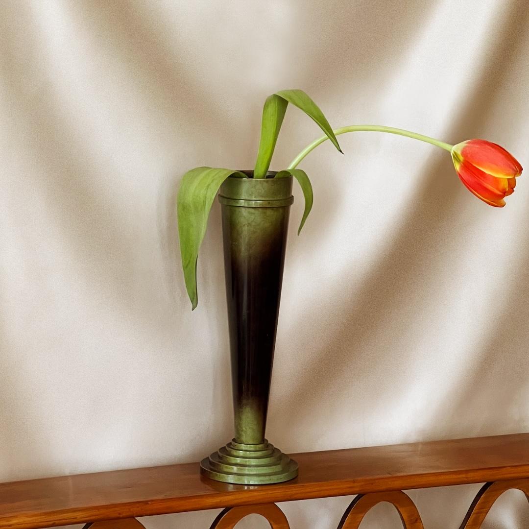 Vase suédois Grace Ystad Brons des années 1930 Bon état - En vente à Brooklyn, NY