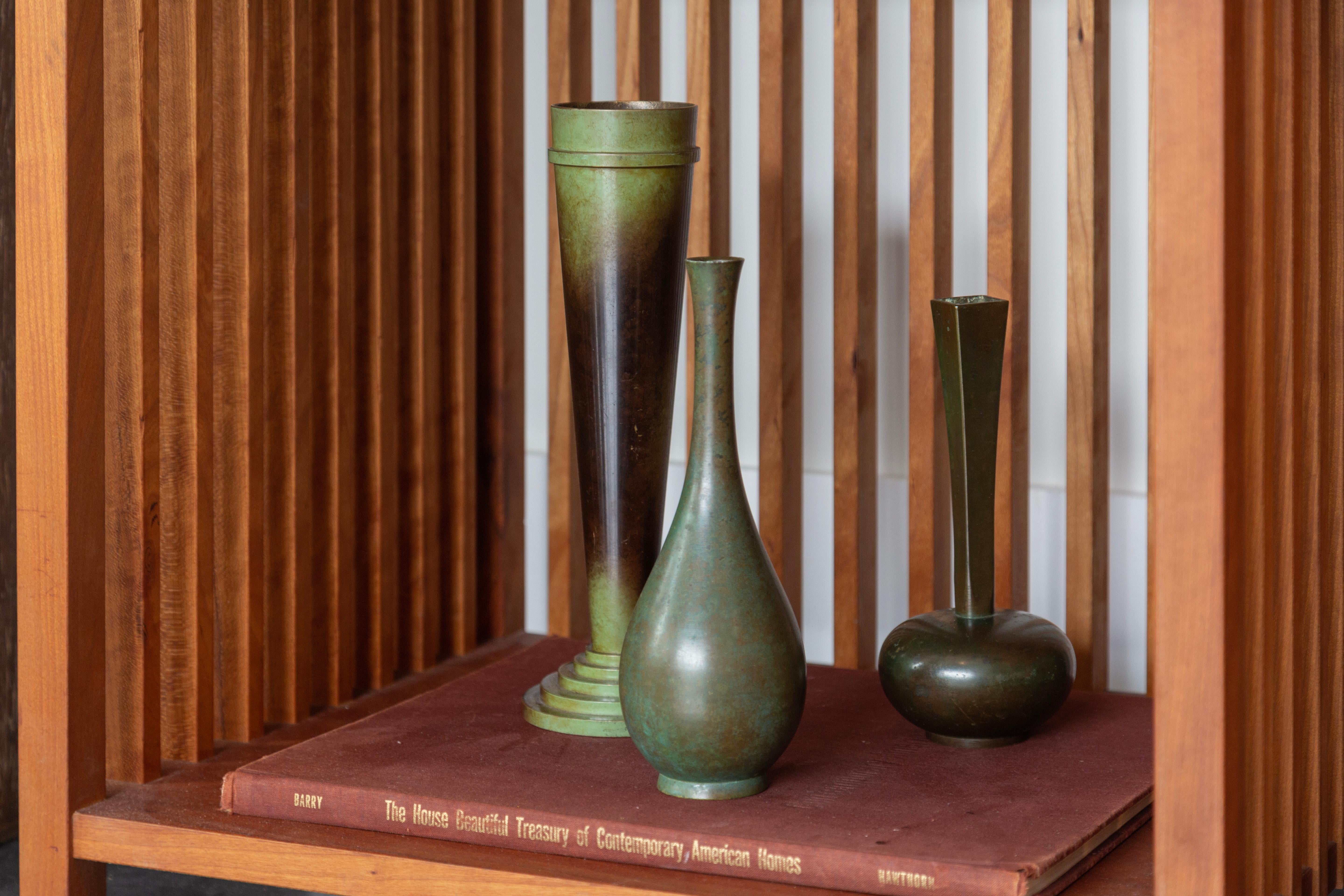 Milieu du XXe siècle Vase suédois Grace Ystad Brons des années 1930 en vente