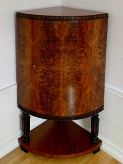 Armadio angolare moderno svedese in mogano e noce degli anni '30 di Reiners