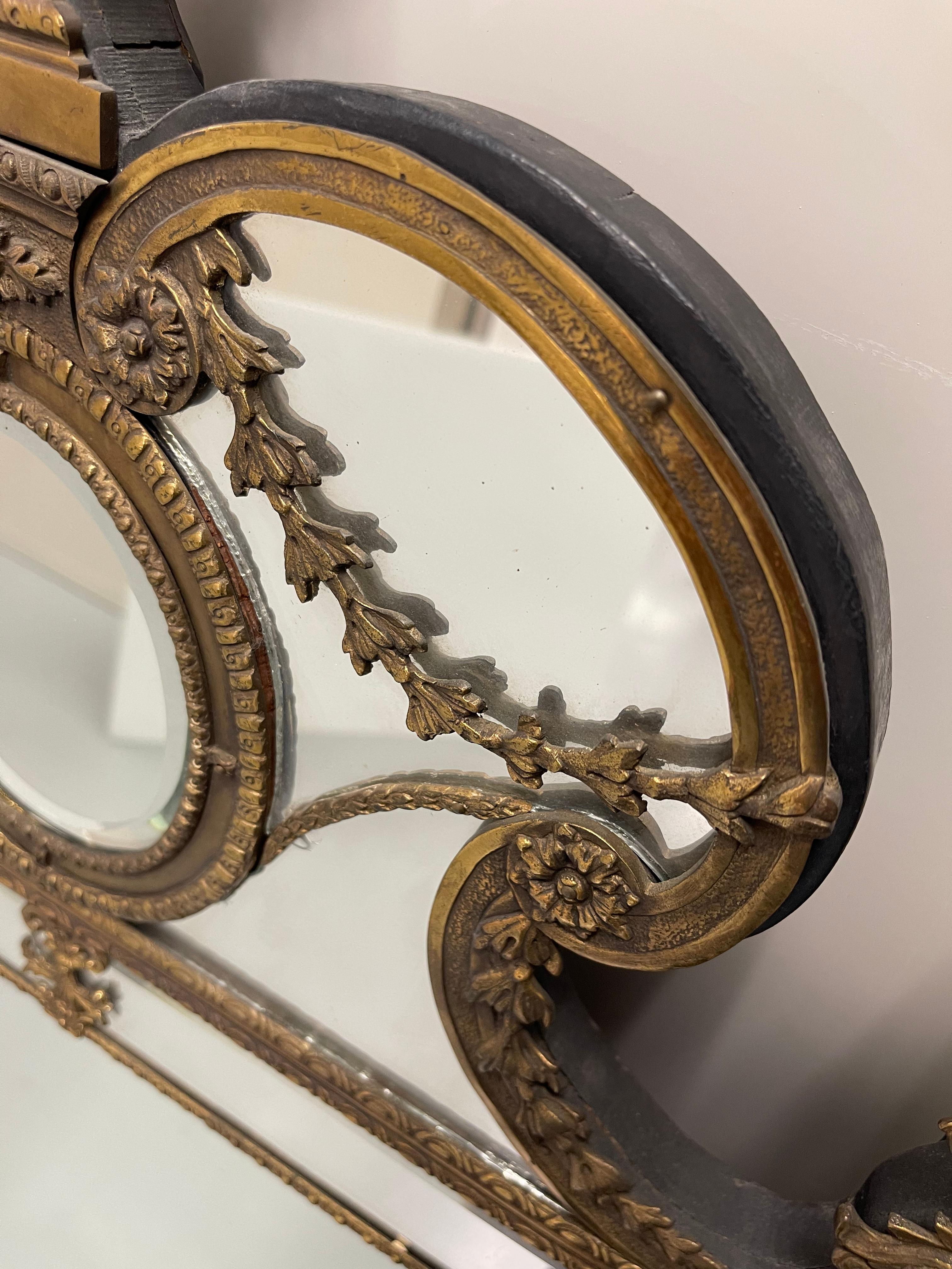 Specchio da parete con cesto di fiori in ottone e ormeggio neoclassico svedese del 1930 in vendita 8
