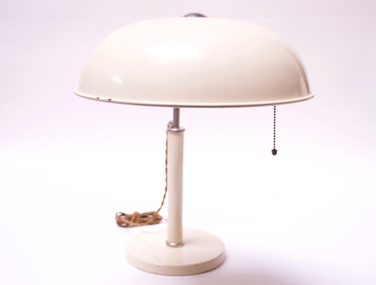 1930s Swiss 'Quick 1500' Adjustable Table Light by Alfred Müller In Fair Condition For Sale In Brooklyn, NY