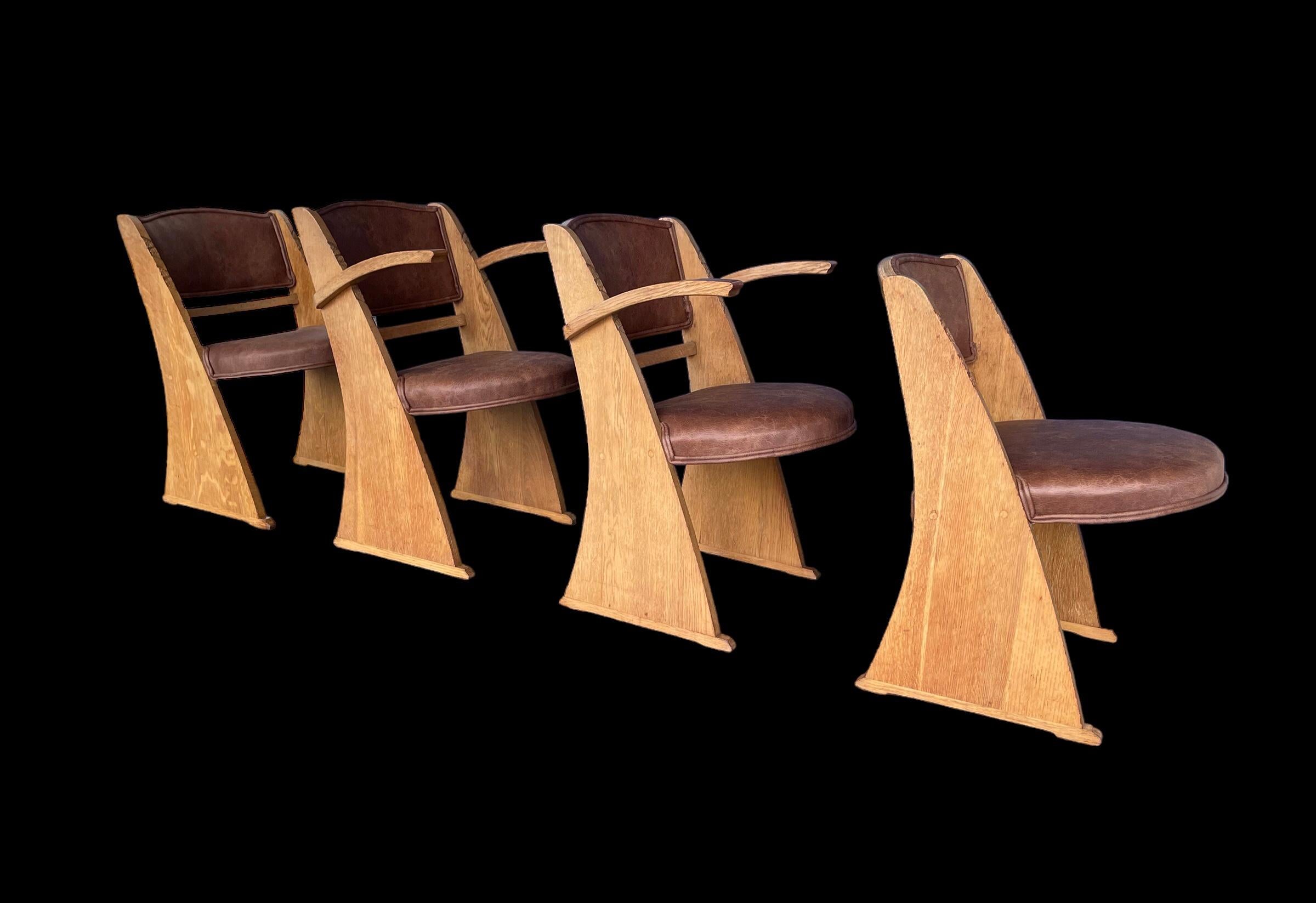 Chêne Table et quatre chaises de Gomme, 1930 en vente